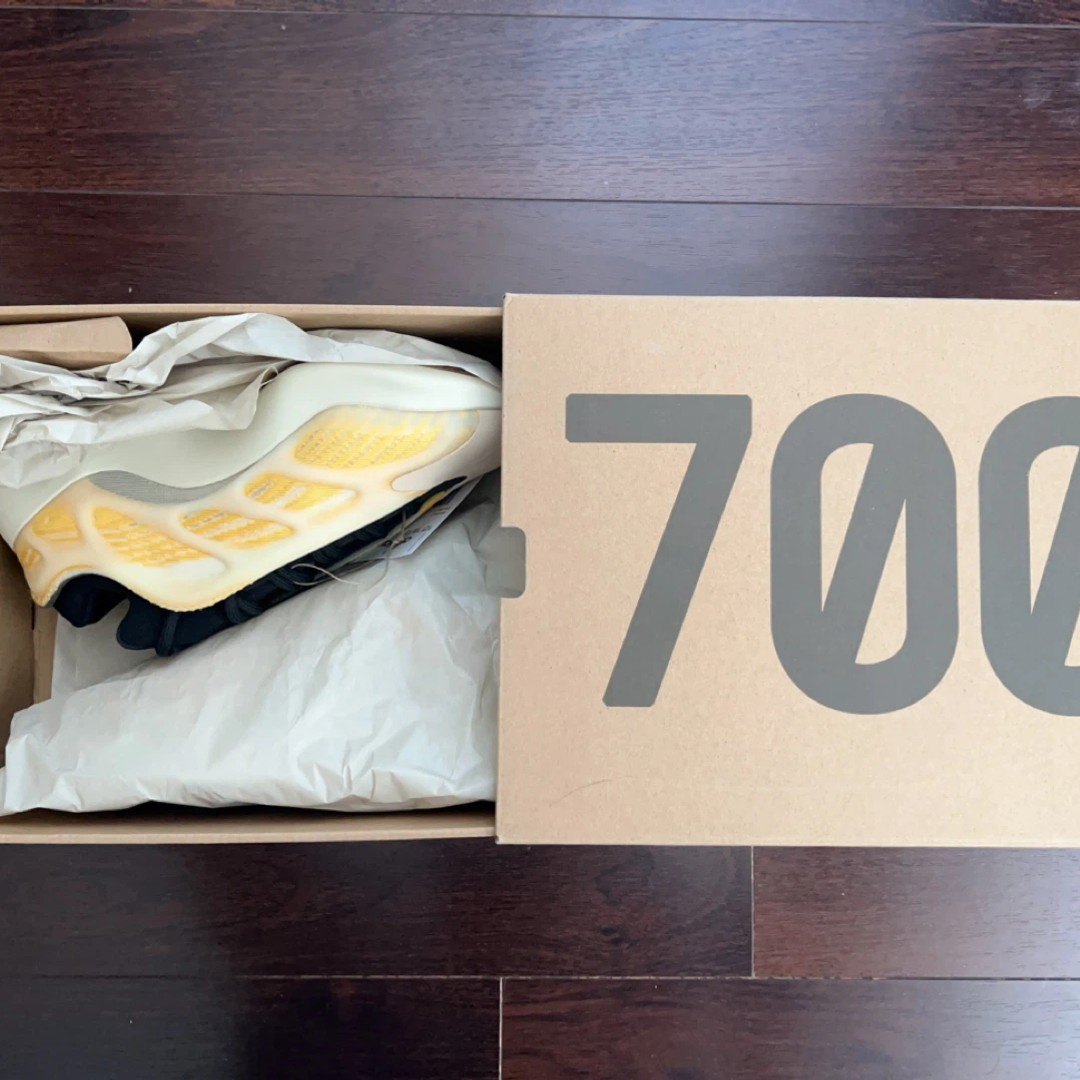 100% New Adidas Yeezy 700 V3 Arzareth (EU 37)
