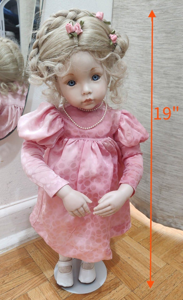 Rock Island Vintage Porcelain Collector Doll 18" Item 12024 - photo 2