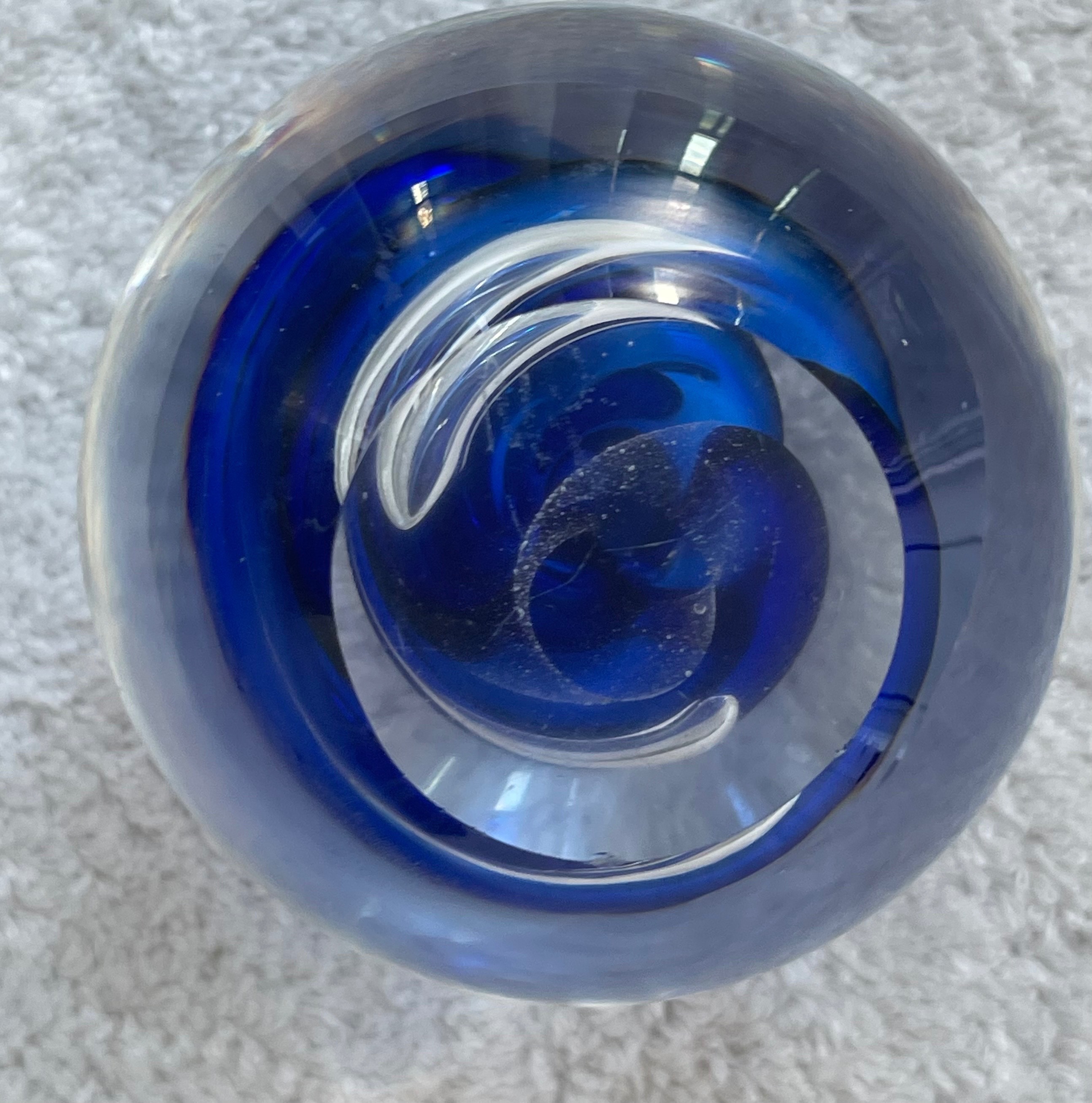 Signed Marian Pyrcak Polish Art Glass Paperweight - Blue Swirl - photo 3