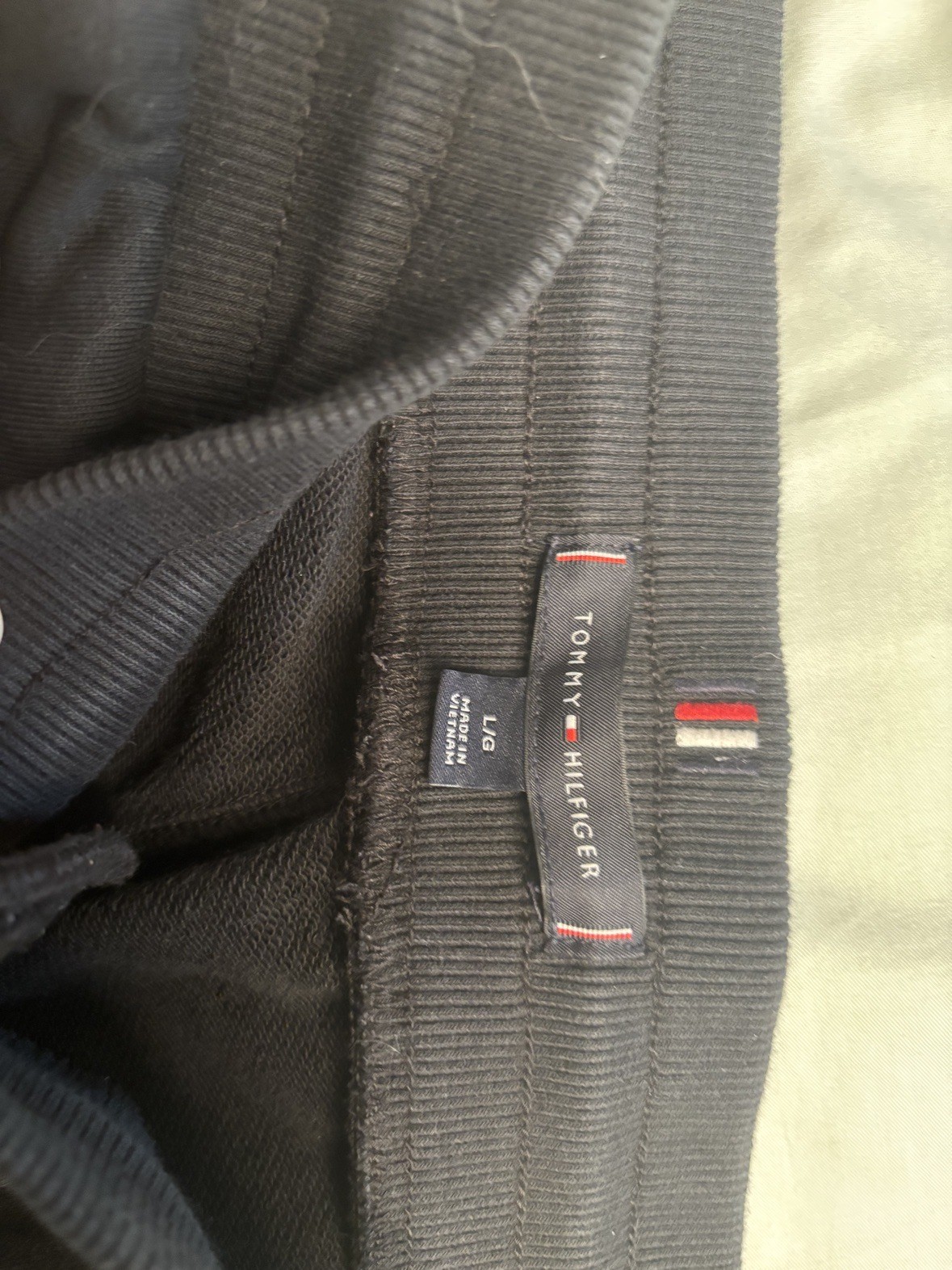 Tommy Hilfiger men's black sweatpants — size L (like new) - photo 2