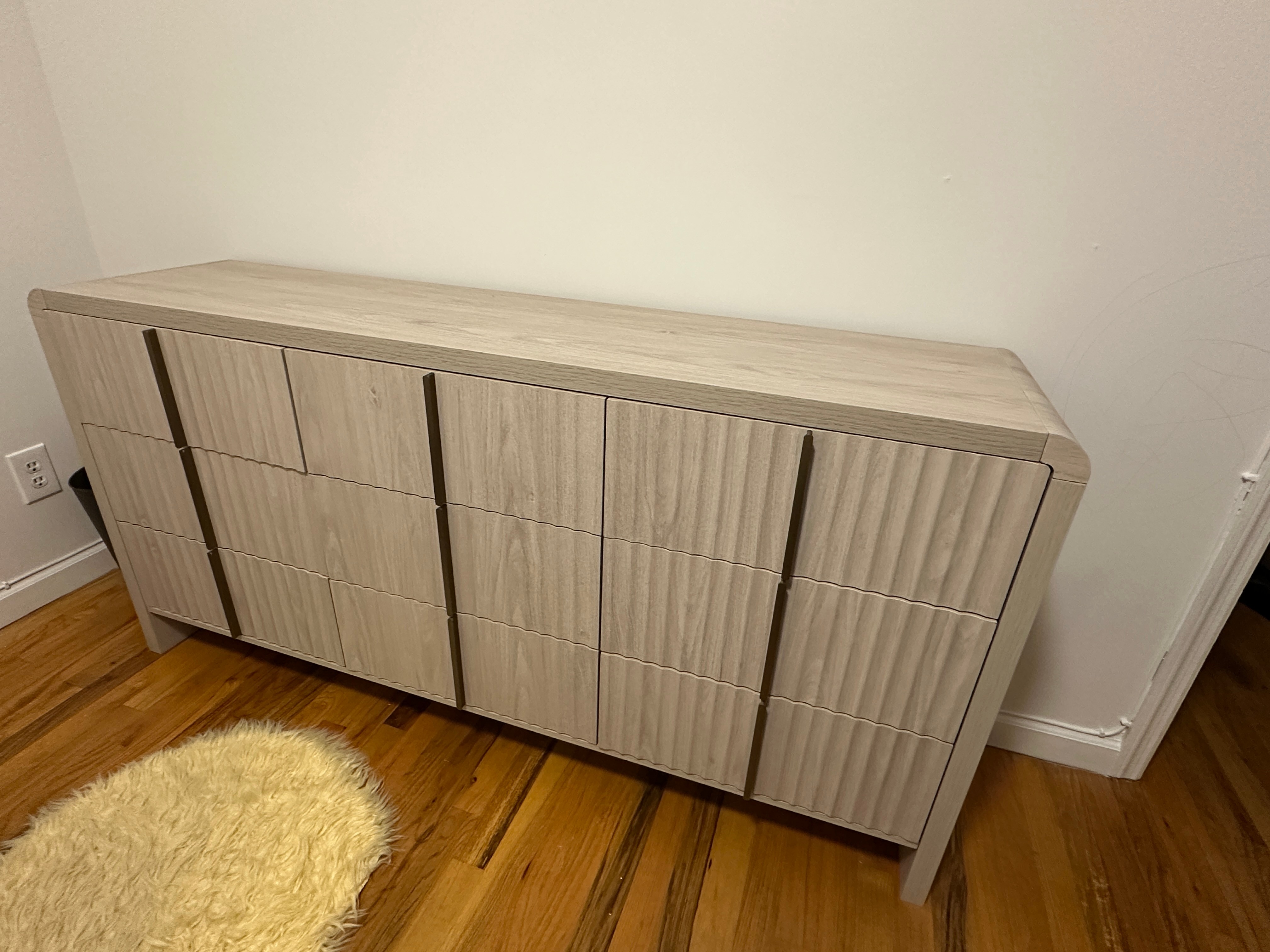 Modern Light Wood 9-Drawer Dresser - photo 3