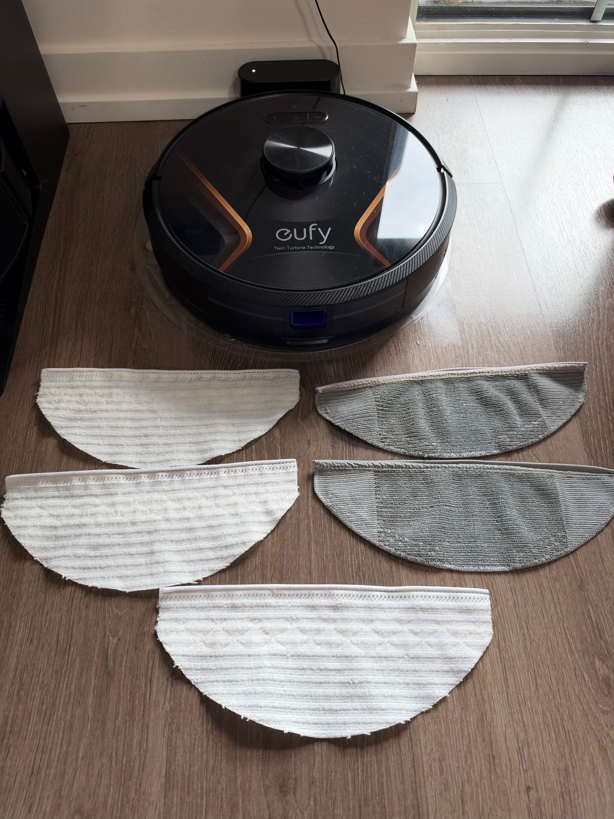 Eufy X8 Hybrid 2-in-1 robot vacuum and mop - photo 3