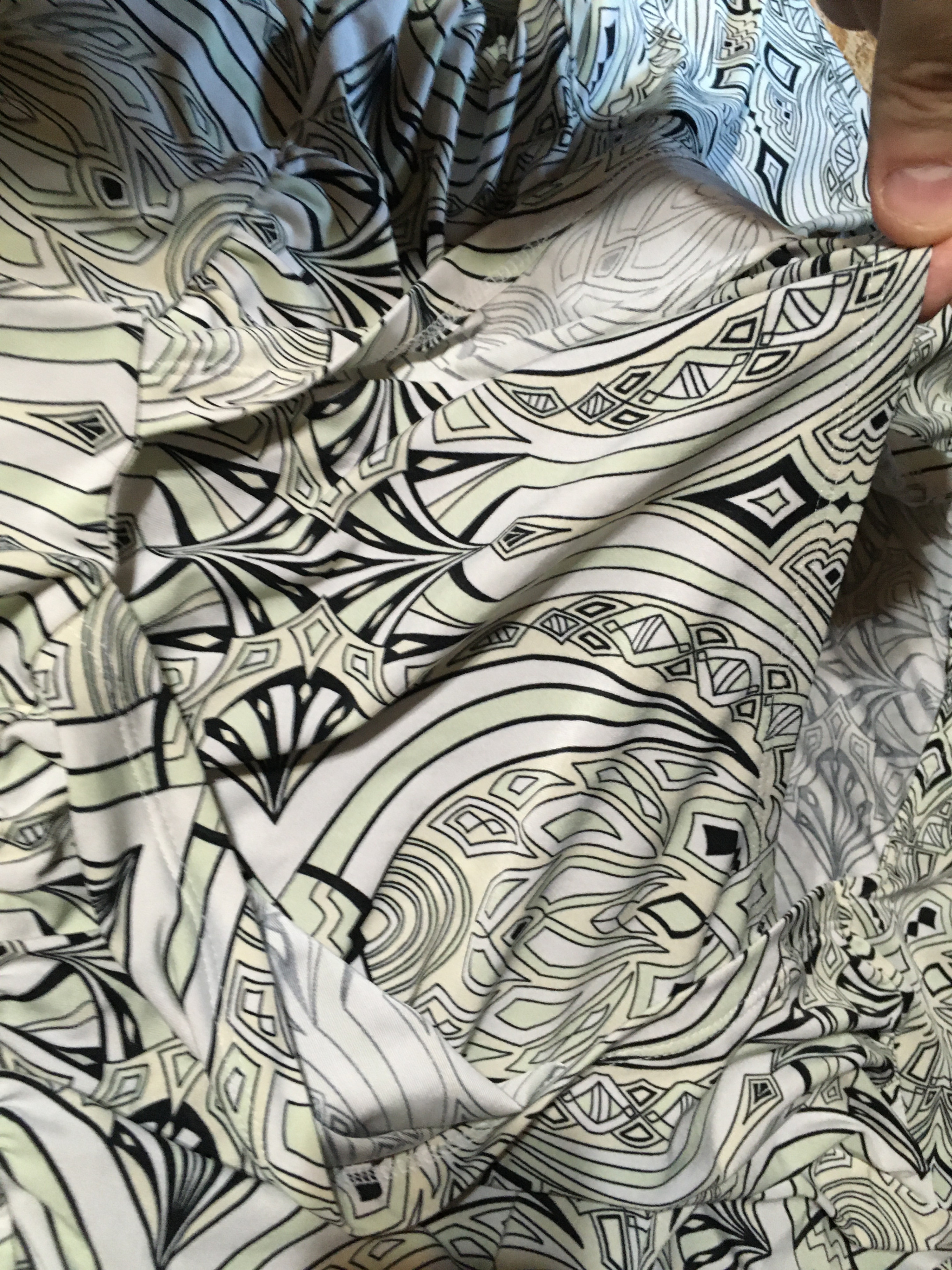 ESSENTIALS BY MILANO WHITE BLACK GREEN PAISLEY TOP V NECK 1X - photo 4