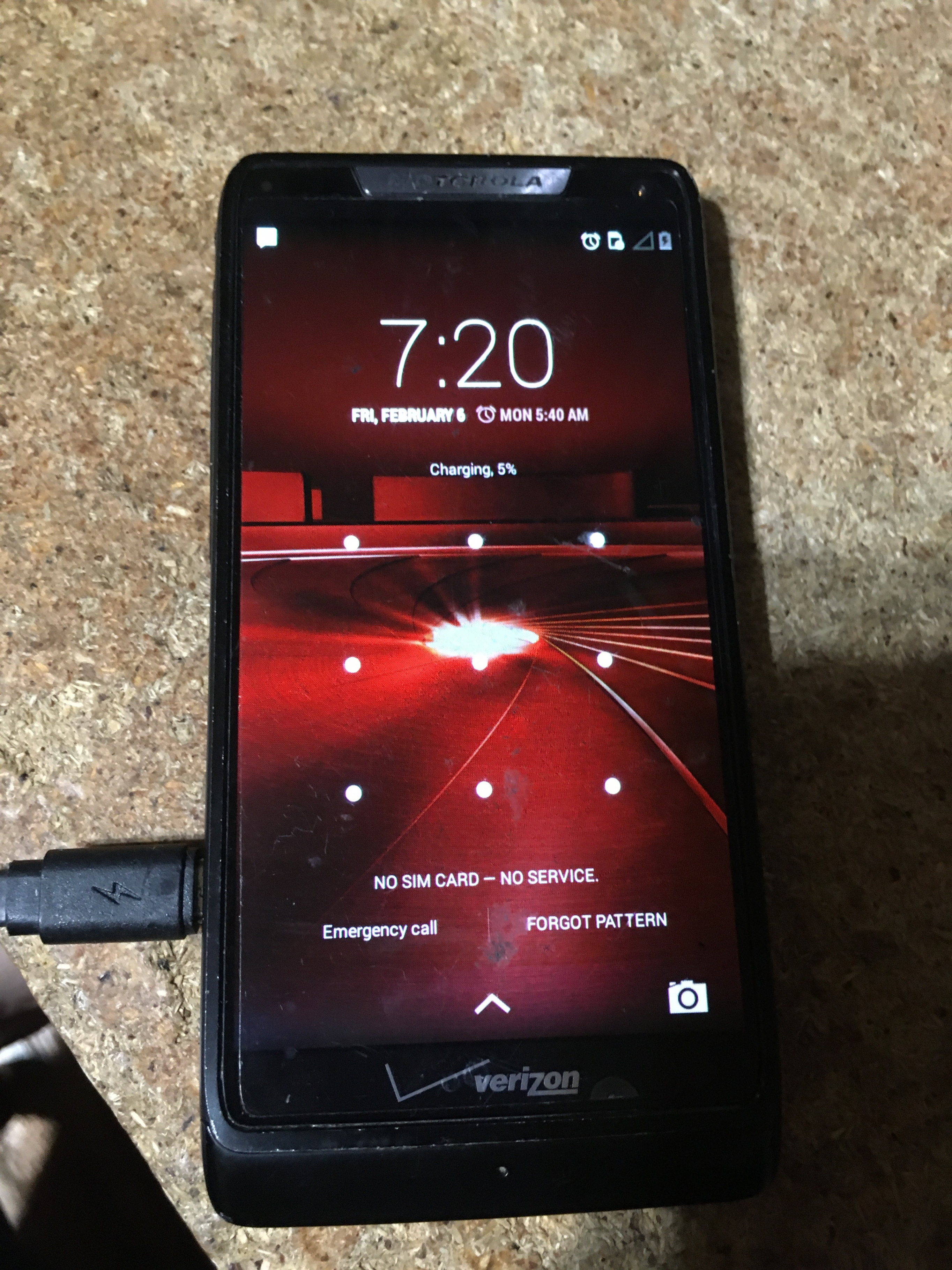 LOT OF ELECTRONICS MOTOROLA DROID RAZR M 8GB XT907 PATTERY PACK - photo 2