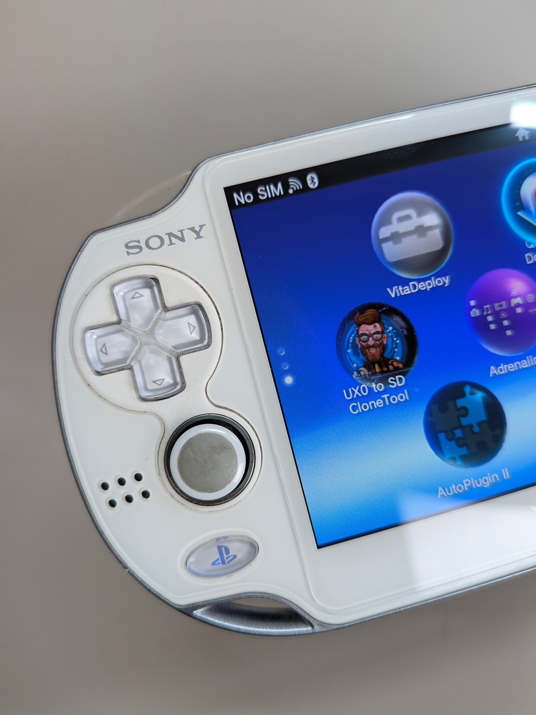 PS Vita 1000 White, Charger + 128GB Card - photo 3