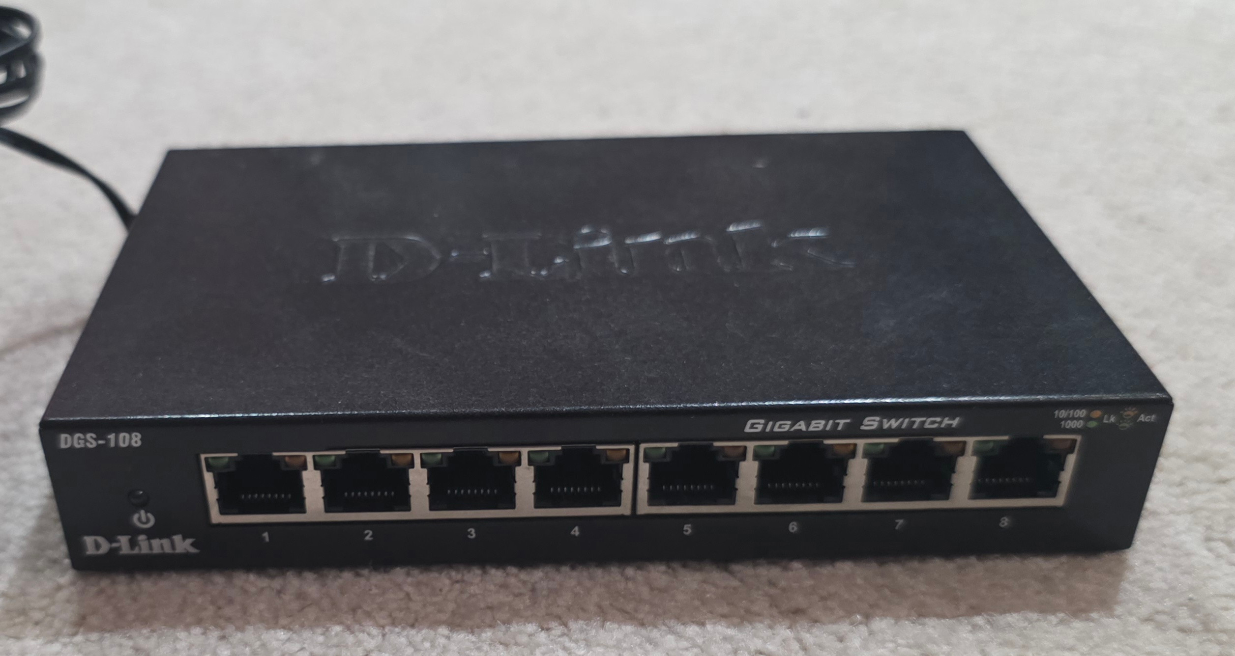 D-Link DGS-108 8-Port Gigabit Desktop Switch - photo 3