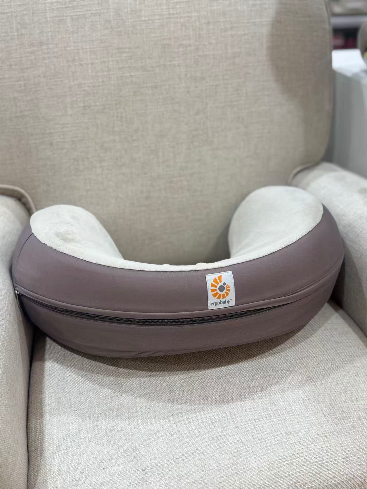 Ergobaby nursing pillow display model in excellent condition $50