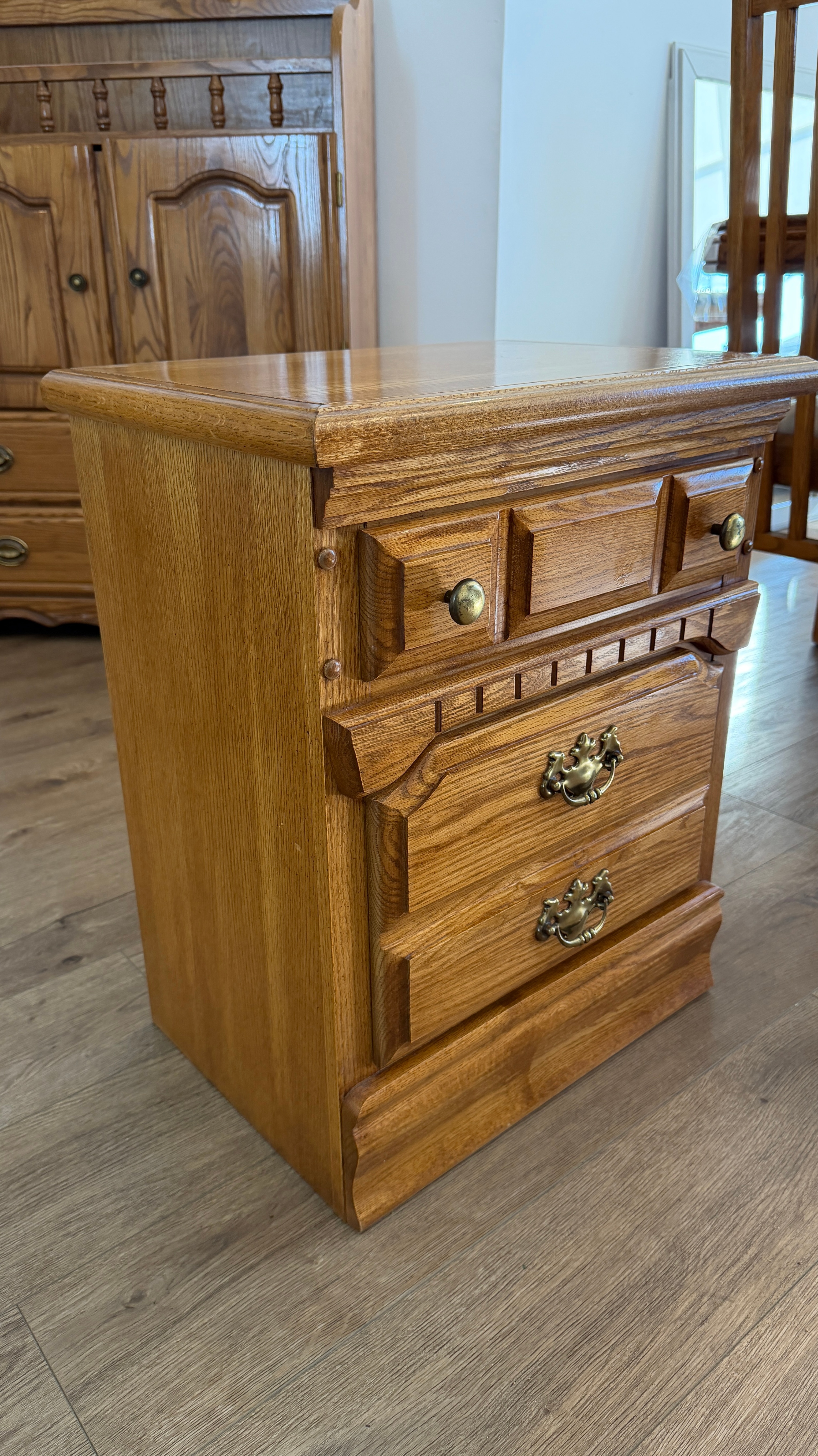 Nightstand / Bedside Table / End Table - photo 2