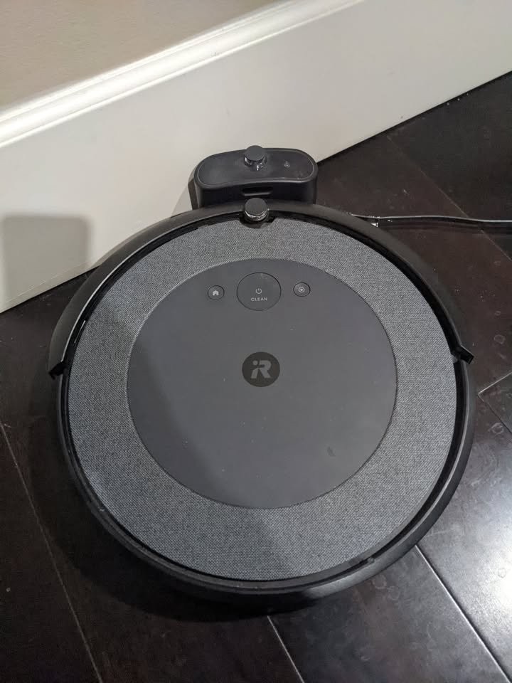 Roomba i4 Robot Vacuum, Wi-Fi Connected