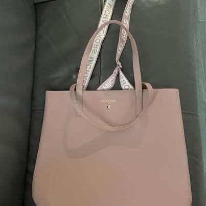 Brand new Michael Kors tote bag with a carrying band