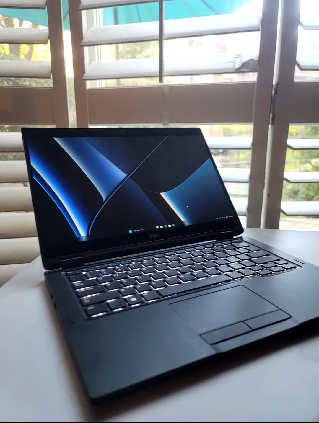 Dell Latitude 7390 2-in-1 (i7, 16GB Ram, 512 SSD, New battery)