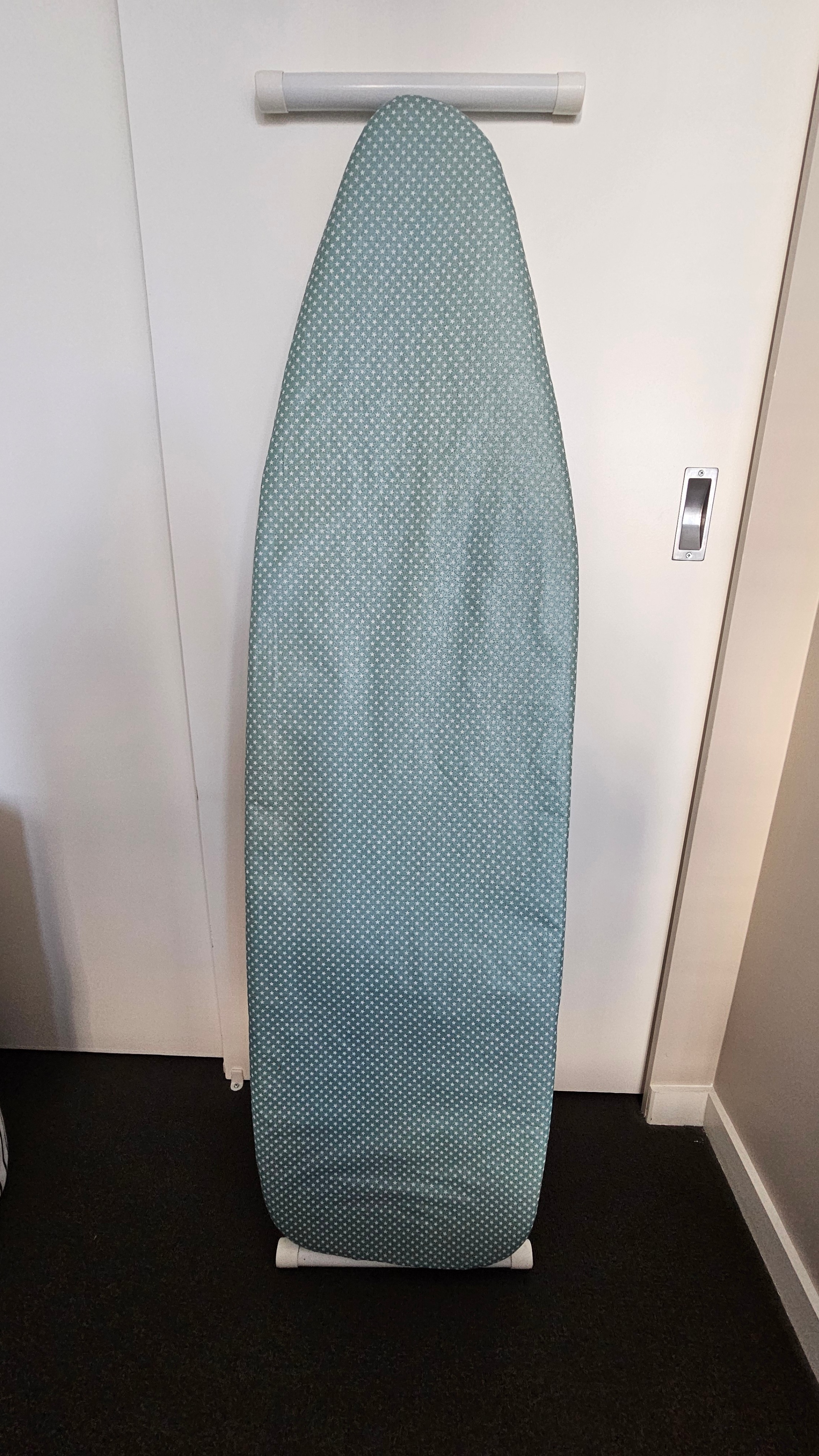 BLACK+DECKER Steam Iron + Ironing Board - photo 2
