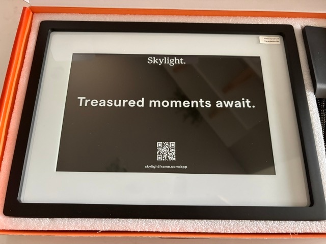 Skylight Frame 10" Digital Wi Fi Photo Frame - Brand New - photo 5