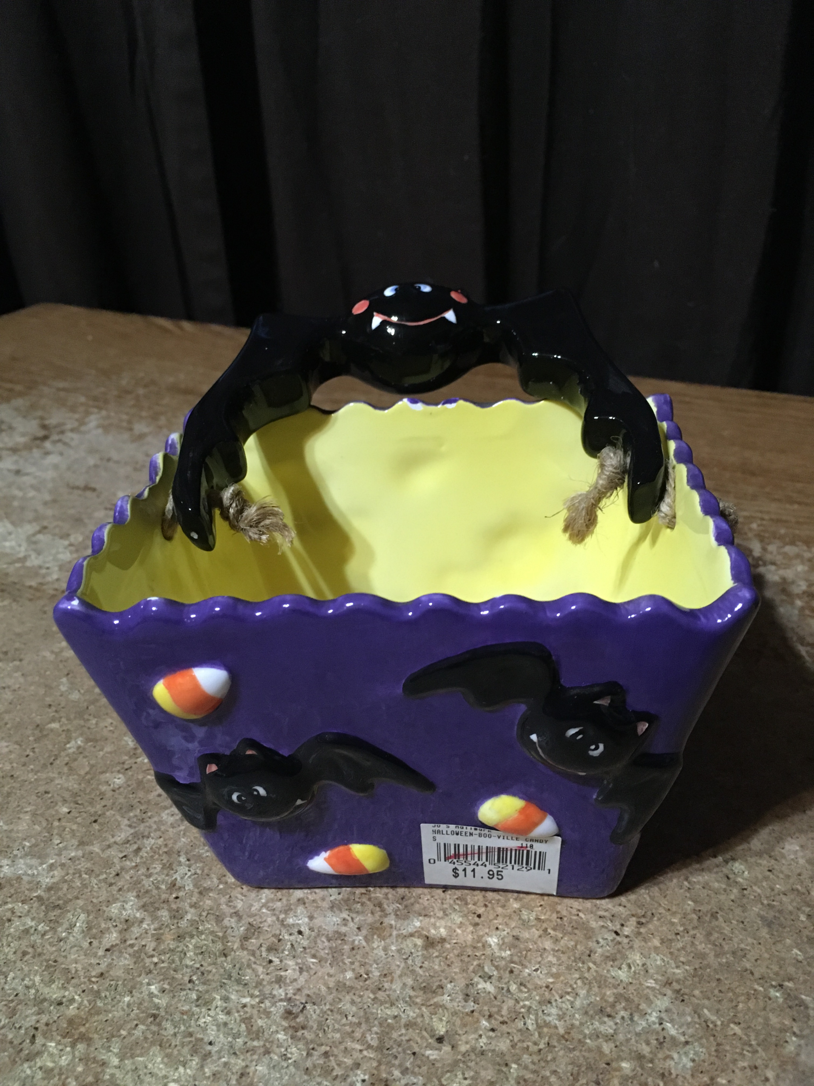 2002 ENESCO DANIEL DELA CRUZ BASKET HALLOWEEN CERAMIC BATS CANDY
