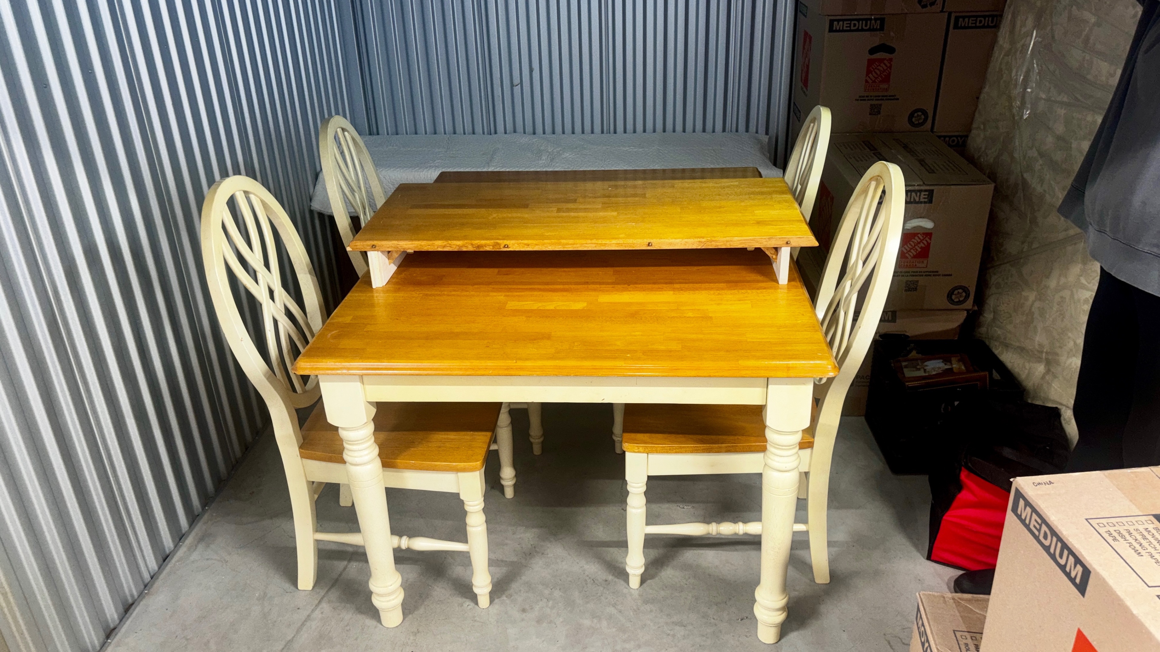 Solid Oak Kitchen table and 4 chairs. - photo 2