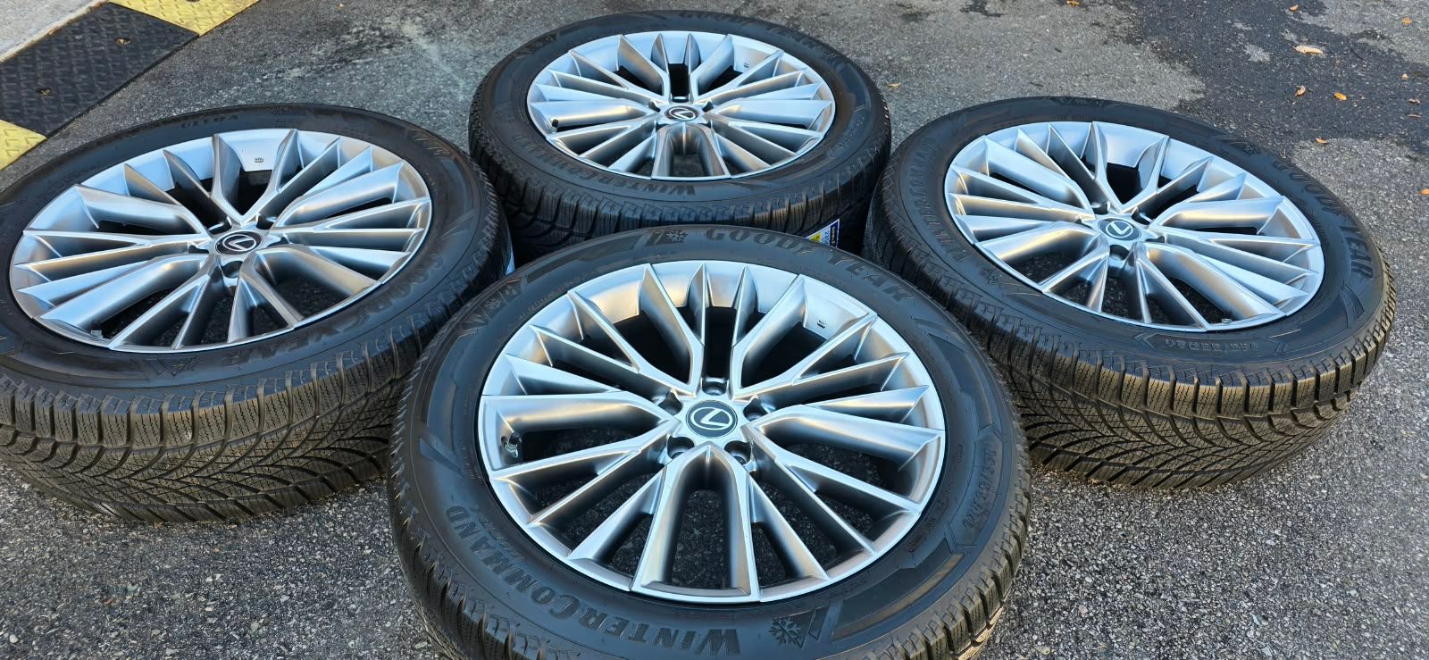 OEM 20”Lexus RX(5x114)+ NEW 235/55/R20 Goodyear snows +TPMS - photo 3