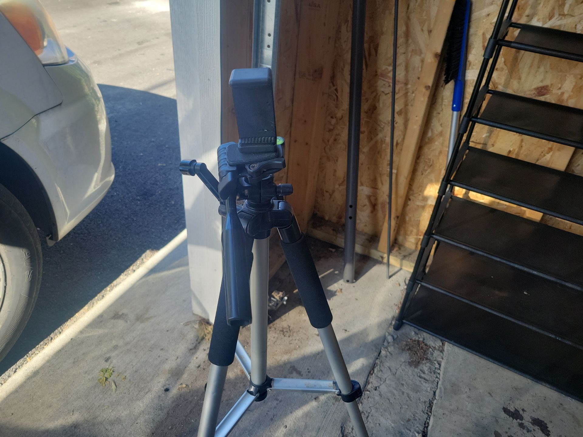 Camera Tripod with Pan Head - photo 2