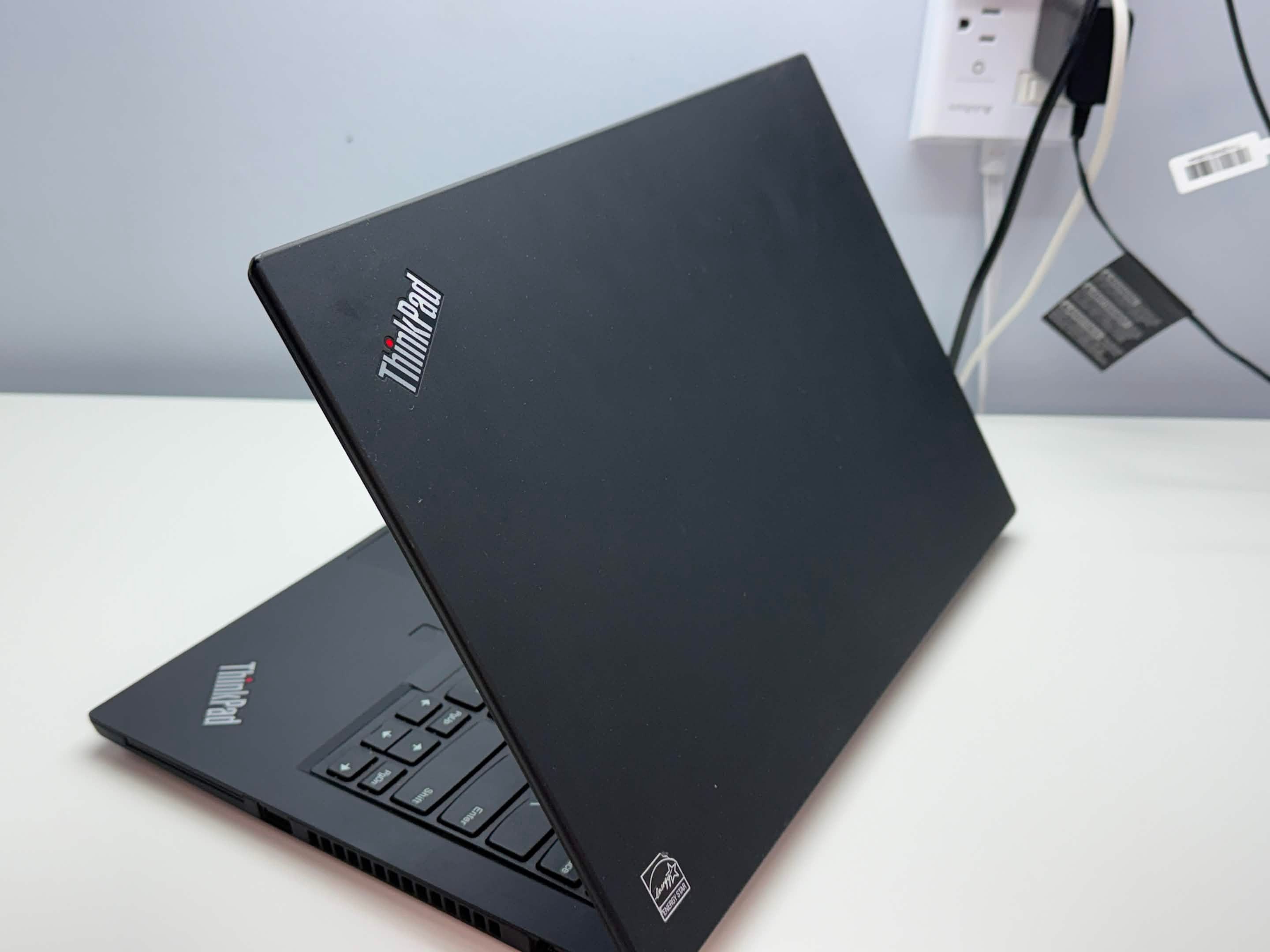 Lenovo ThinkPad T490 Laptop (No charger) - photo 3