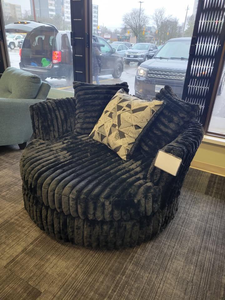 COZY FLUFFY SWIVEL CHAIR