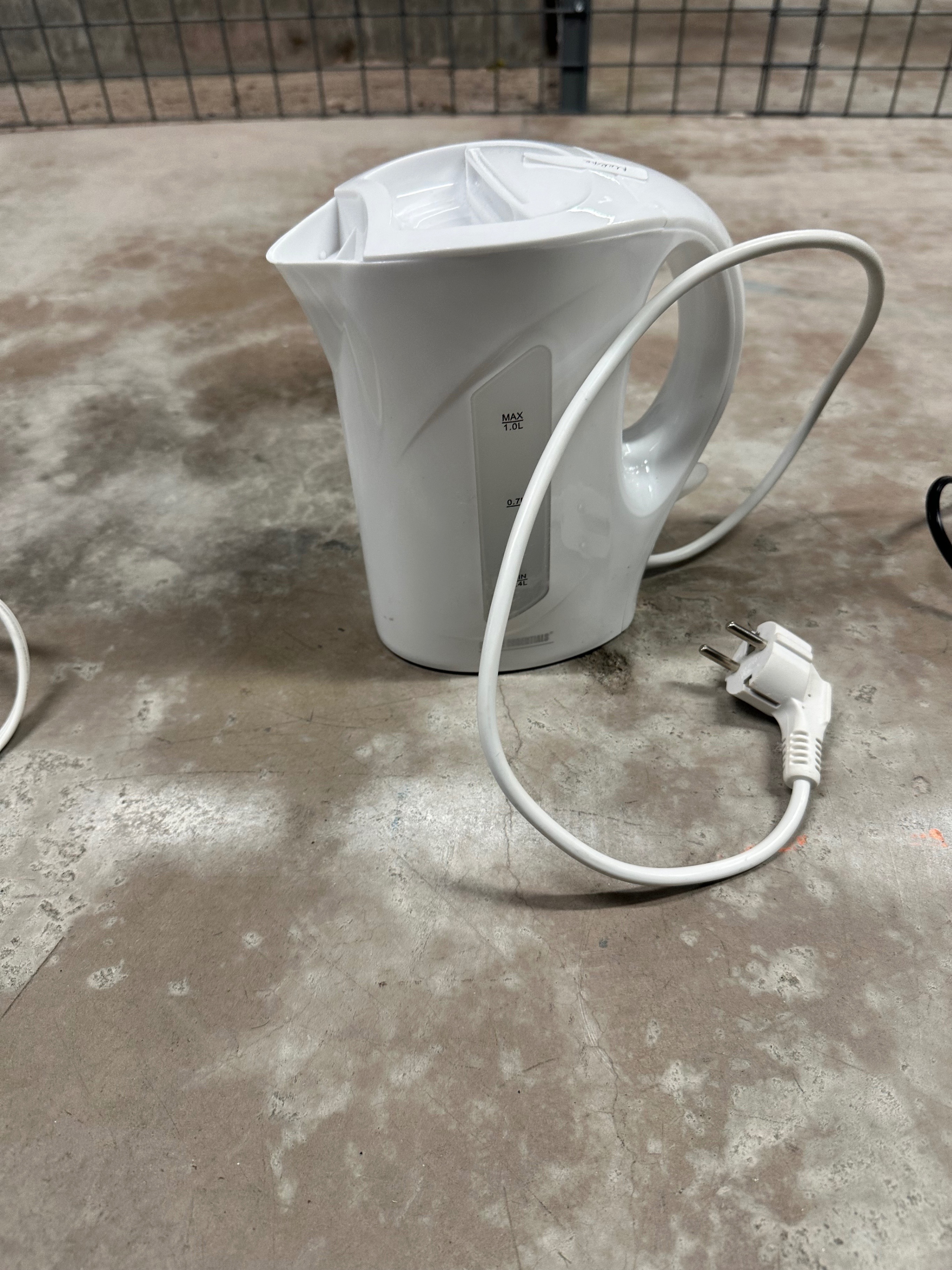 White 1.0L Electric Kettle