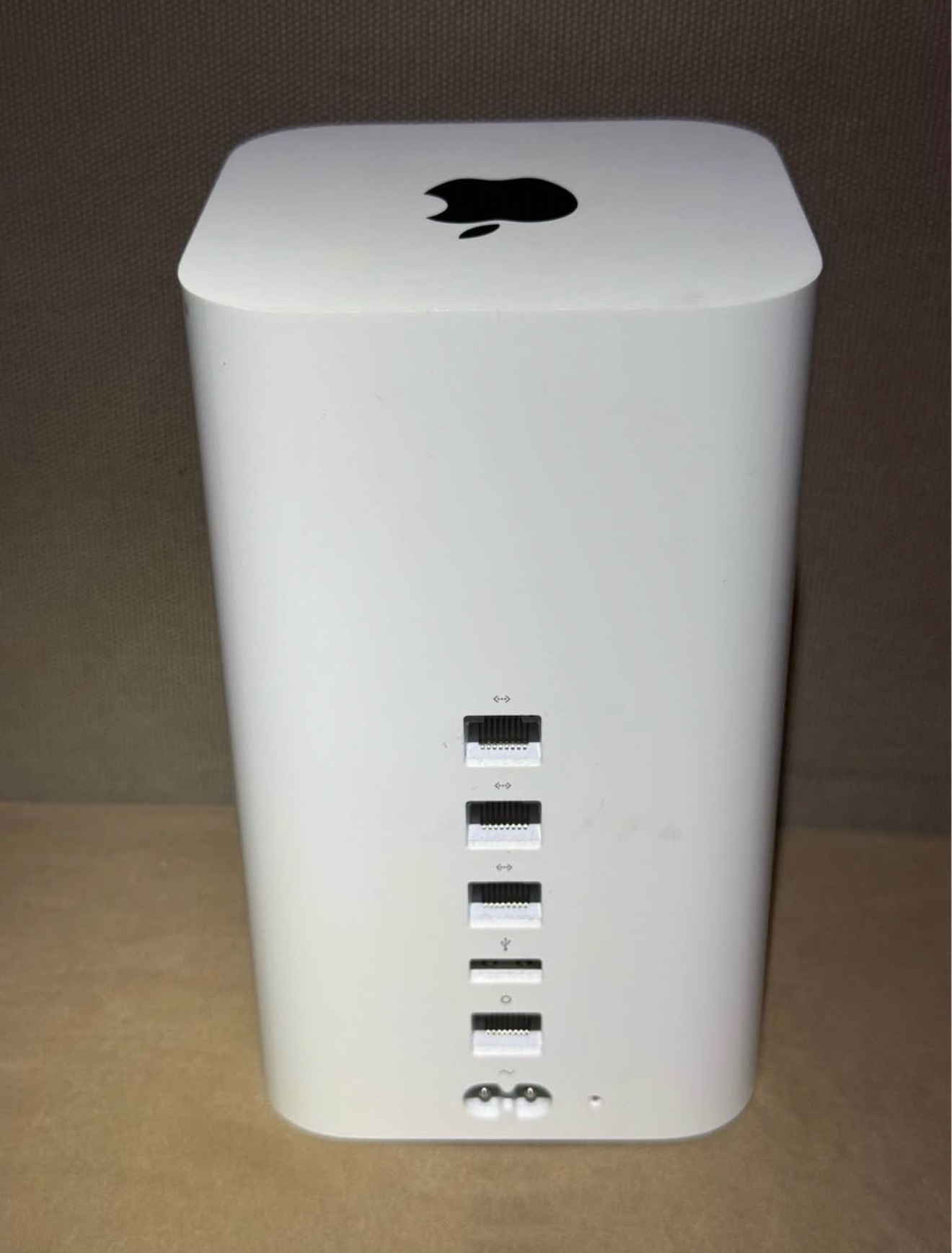 Apple AirPort Extreme 802.11ac Router (A1521) - photo 2