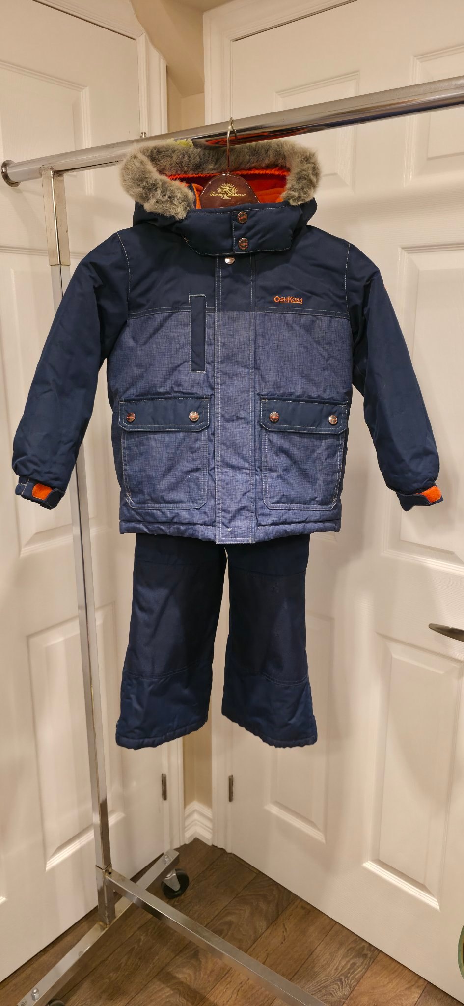 Kids OshKosh B'gosh 2-piece snowsuit size 5, navy