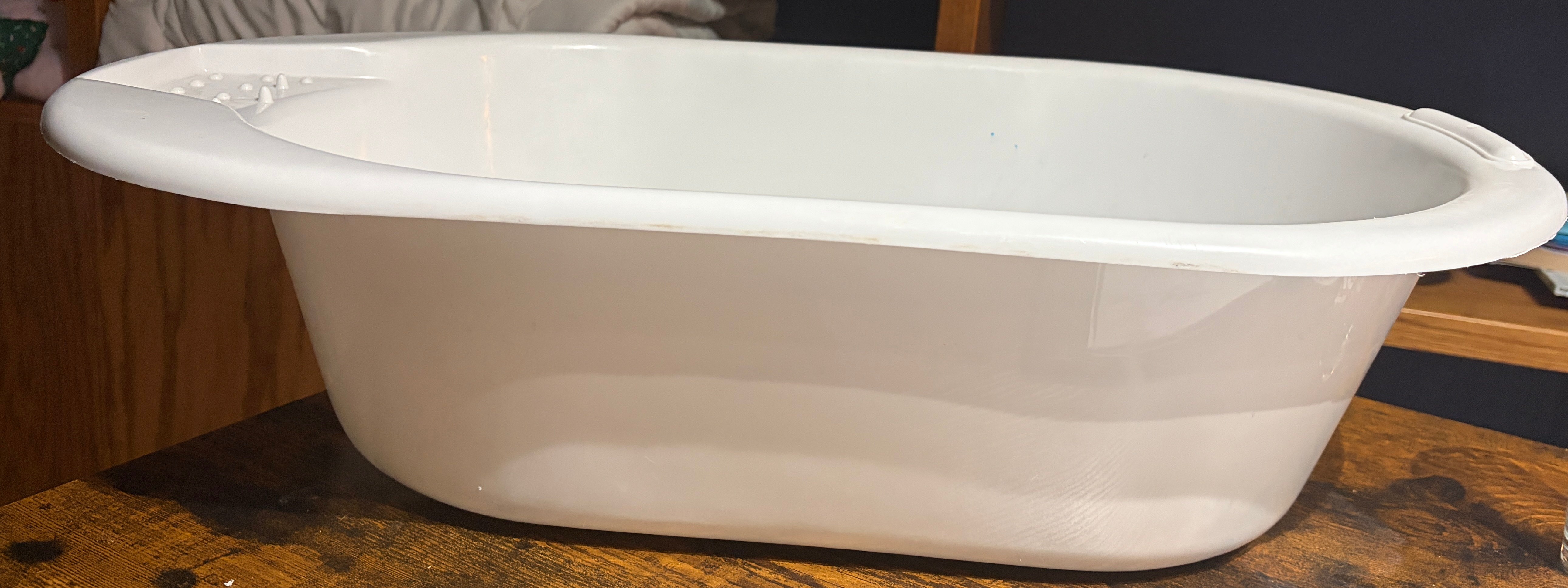 White Plastic Baby Bath Tub - photo 2