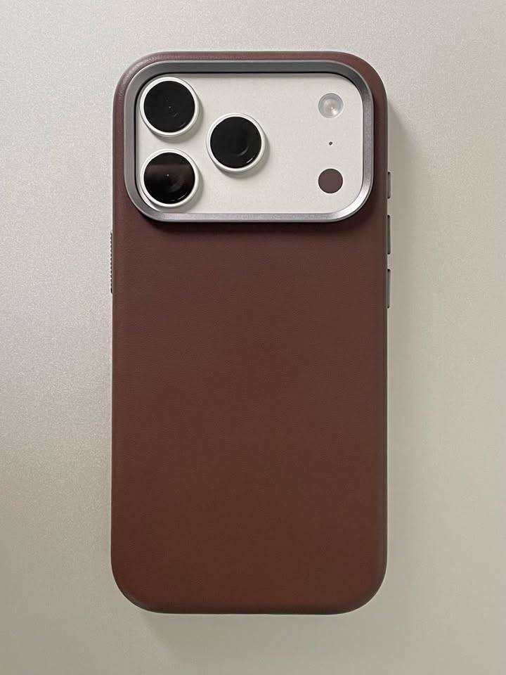 NOMAD Traditional Leather case for iPhone 17 or 18 Pro - photo 2