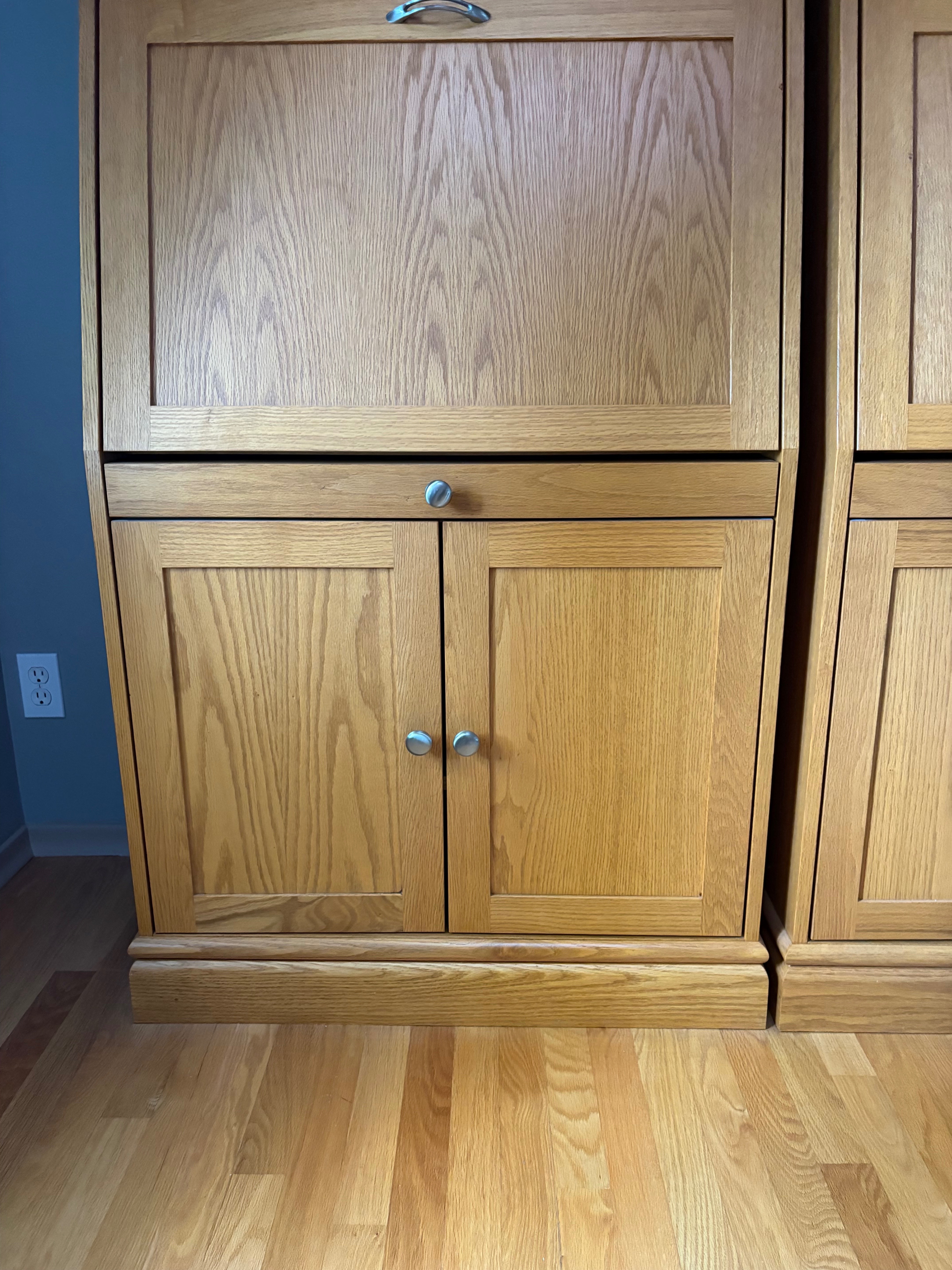 Solid oak bookcase/credenza combination - photo 3