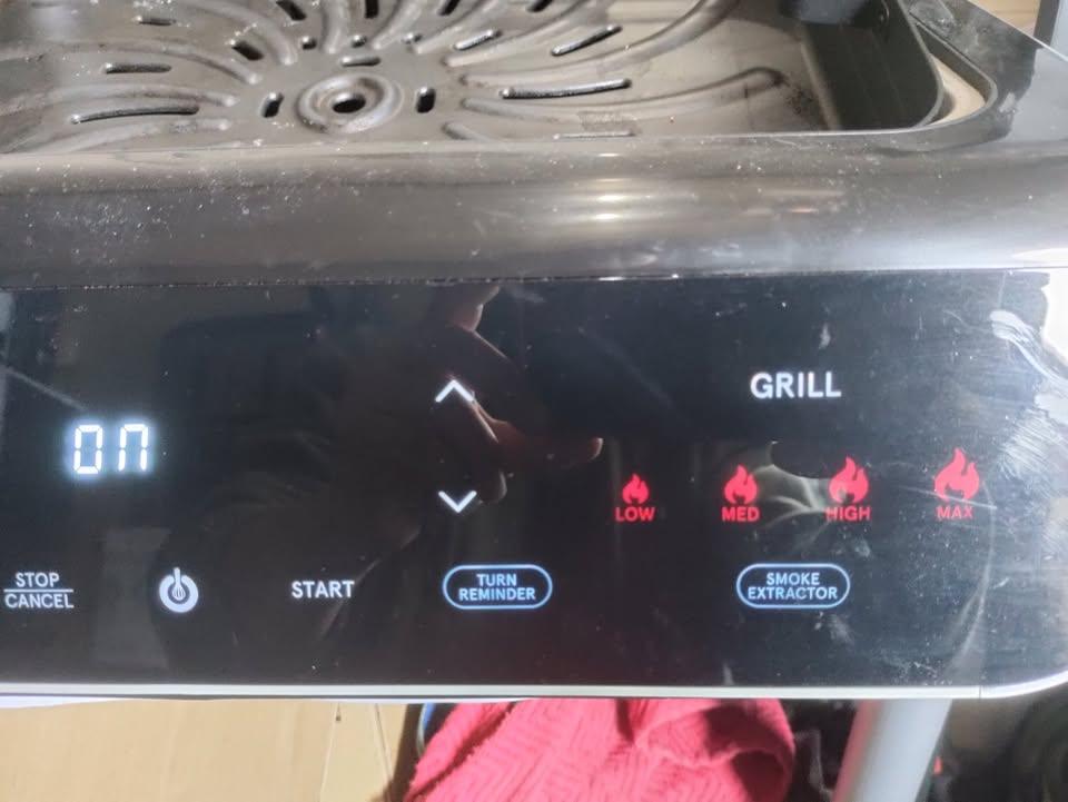 Gourmia Smokeless Indoor Grill & Air Fryer, 6 QT food station - photo 4