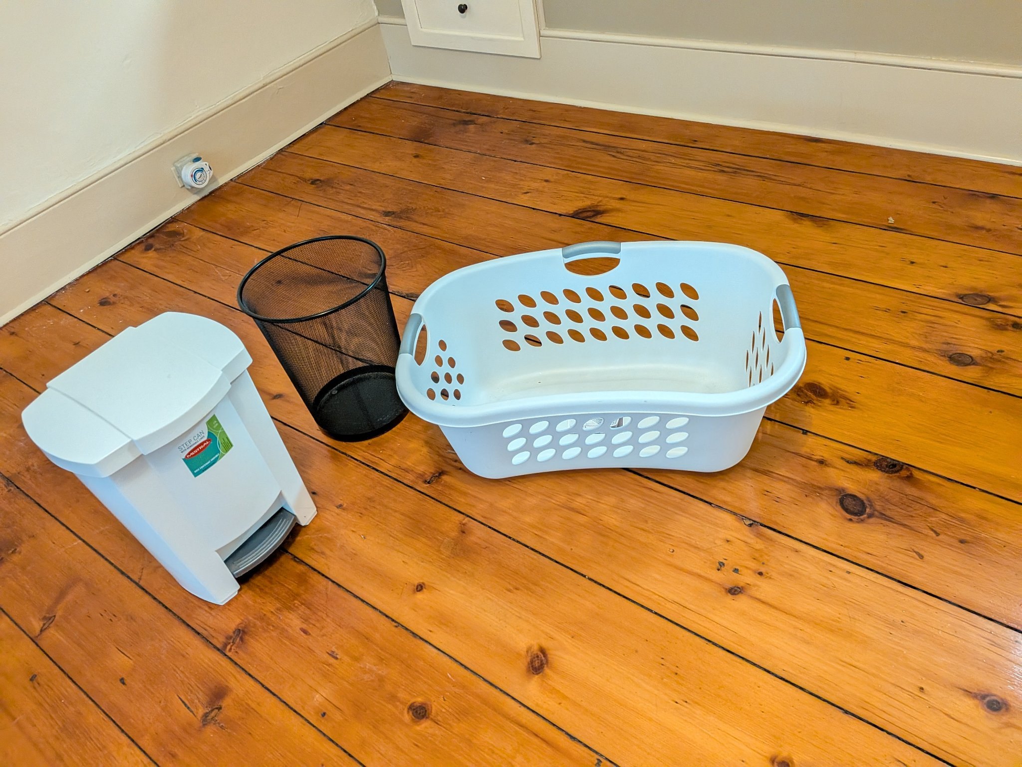 White Laundry Basket, Step Can, and Black Mesh Wastebasket Set - photo 4
