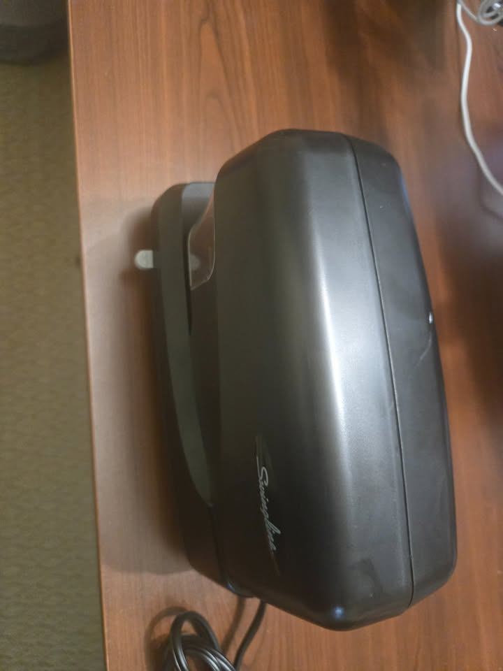 Swingline Electric Stapler - photo 4