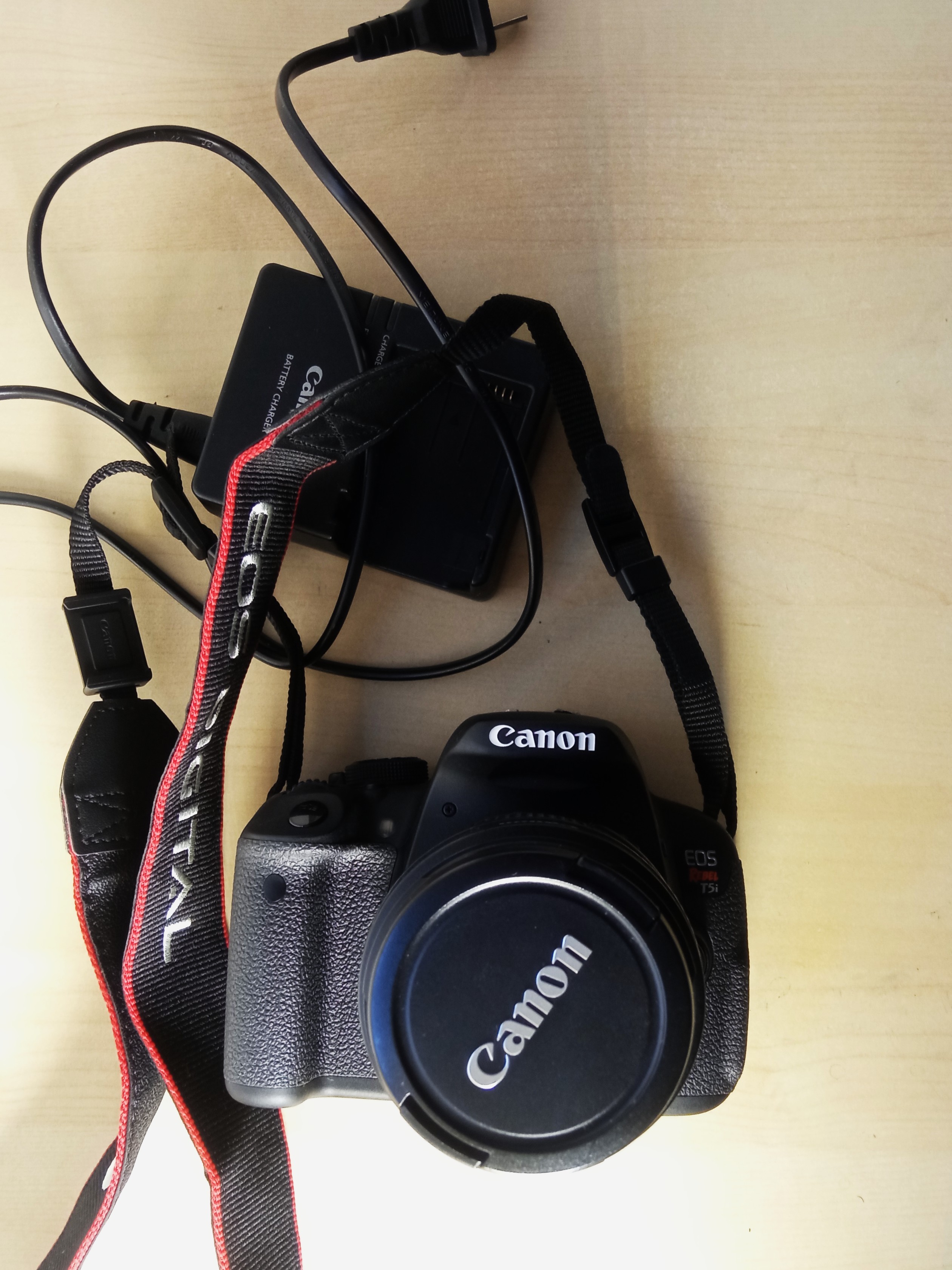 Canon EOS Rebel T5i + EF-S 18-55mm IS II - photo 3