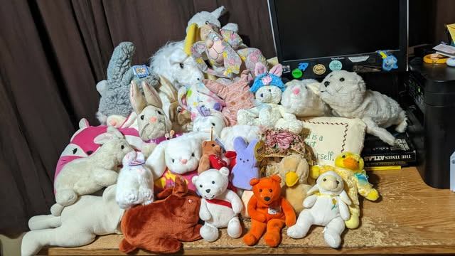30 PLUSH STUFFED ANIMALS LOT BUNNY RABBITS TEDDY BEARS 16 POUNDS