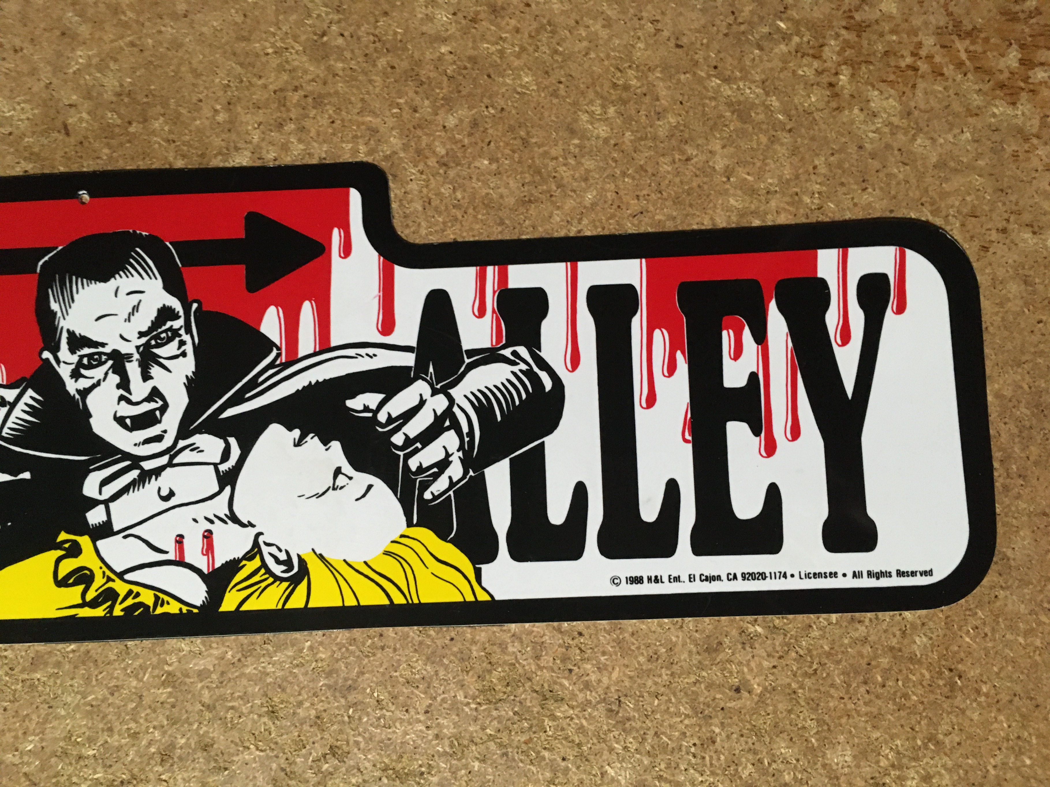1988 H&L MONSTER ALLEY DRACULA VAMPIRE PLASTIC NOVELTY SIGN 18" - photo 2