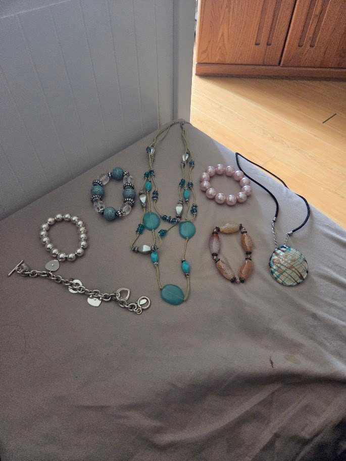 Fashion Jewellery Lot – Bracelets & 2 Necklaces