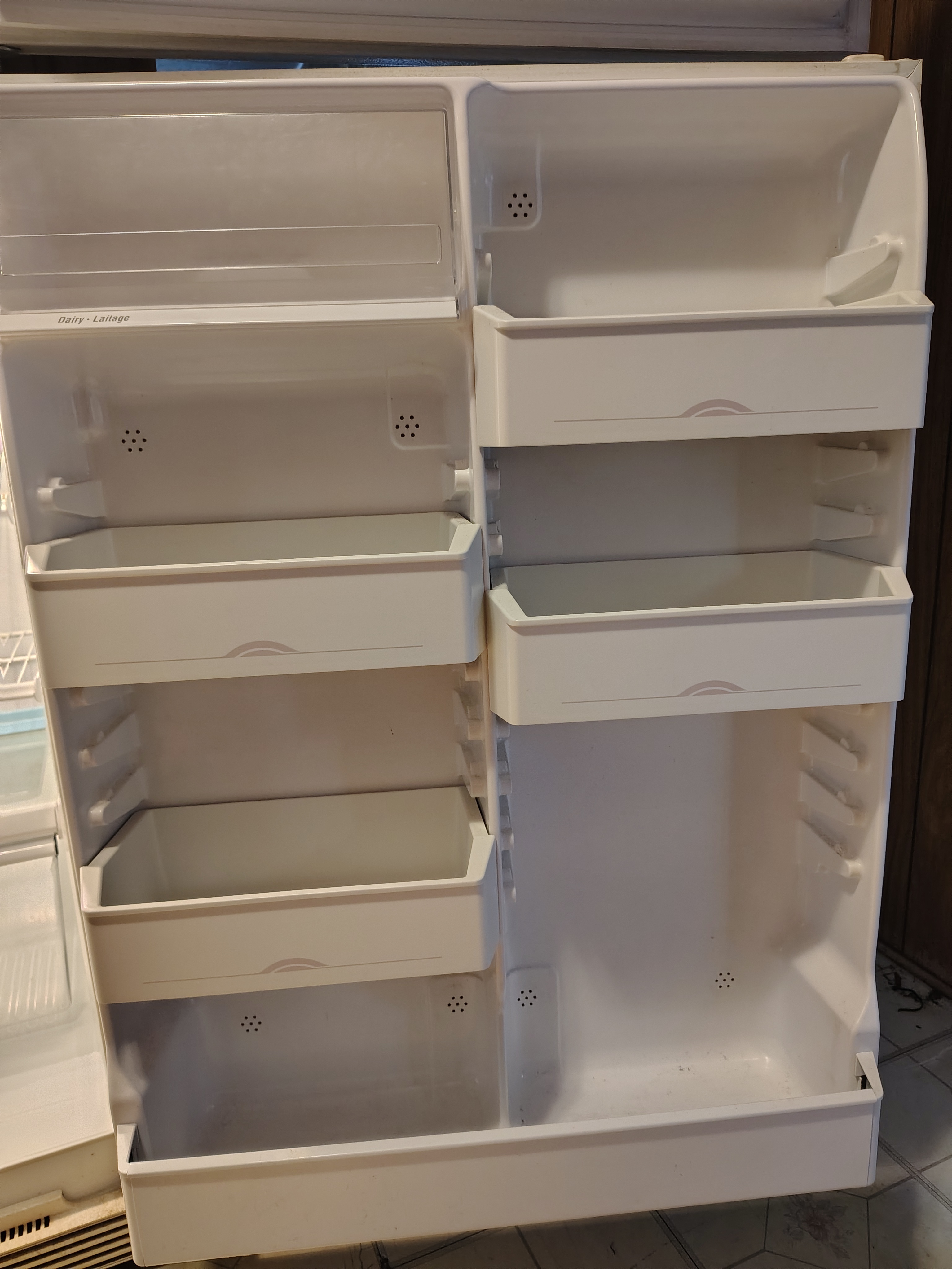 GE Frost Free Fridge/ Freezer - photo 4