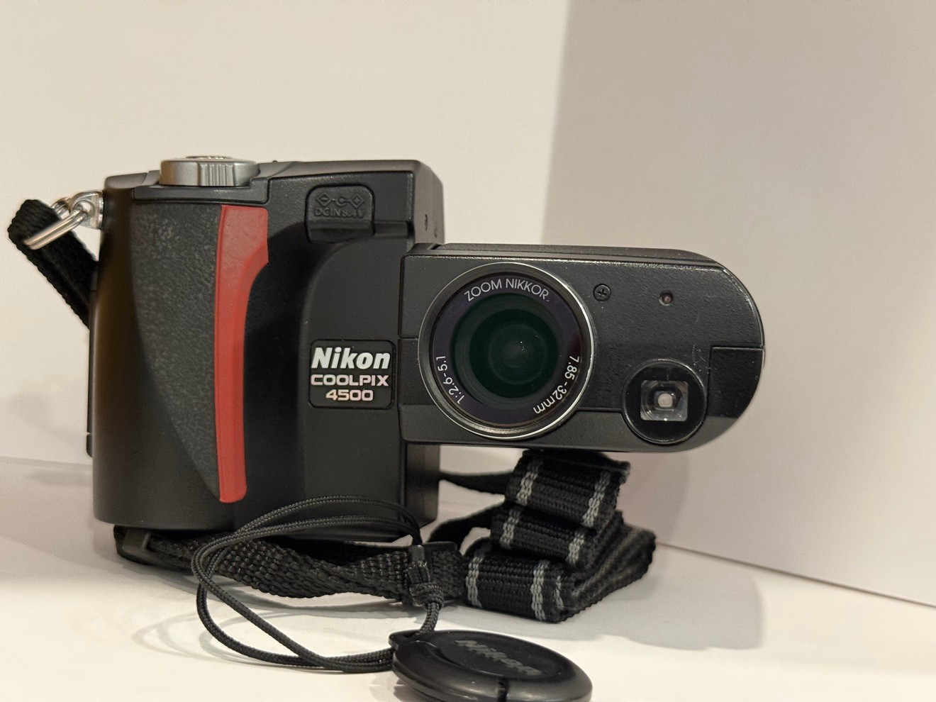 Nikon Coolpix 4500 Digital Camera – 4.0MP Swivel Body, 4x Zoom-N - photo 2