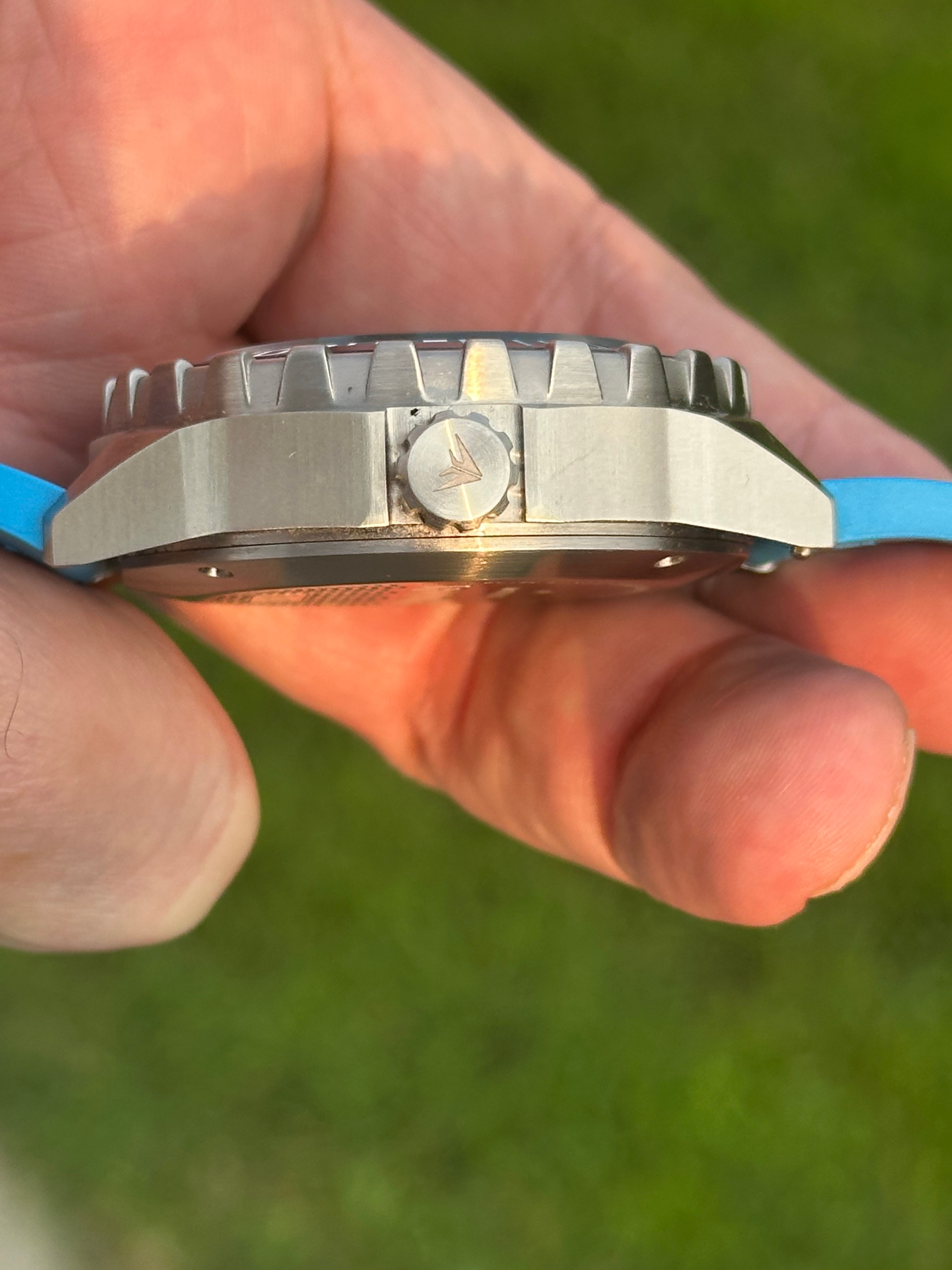 New North Edge diver rated for 300m - photo 3