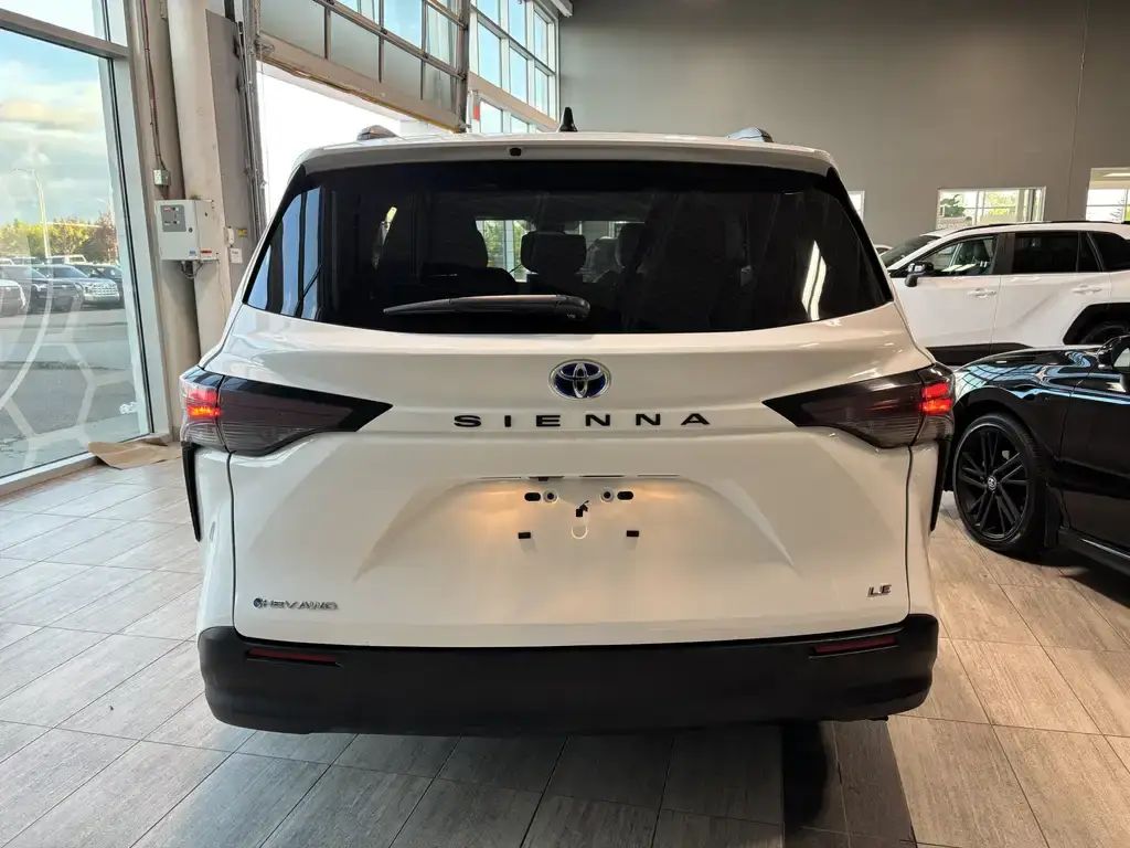 2025 Toyota Sienna - photo 4