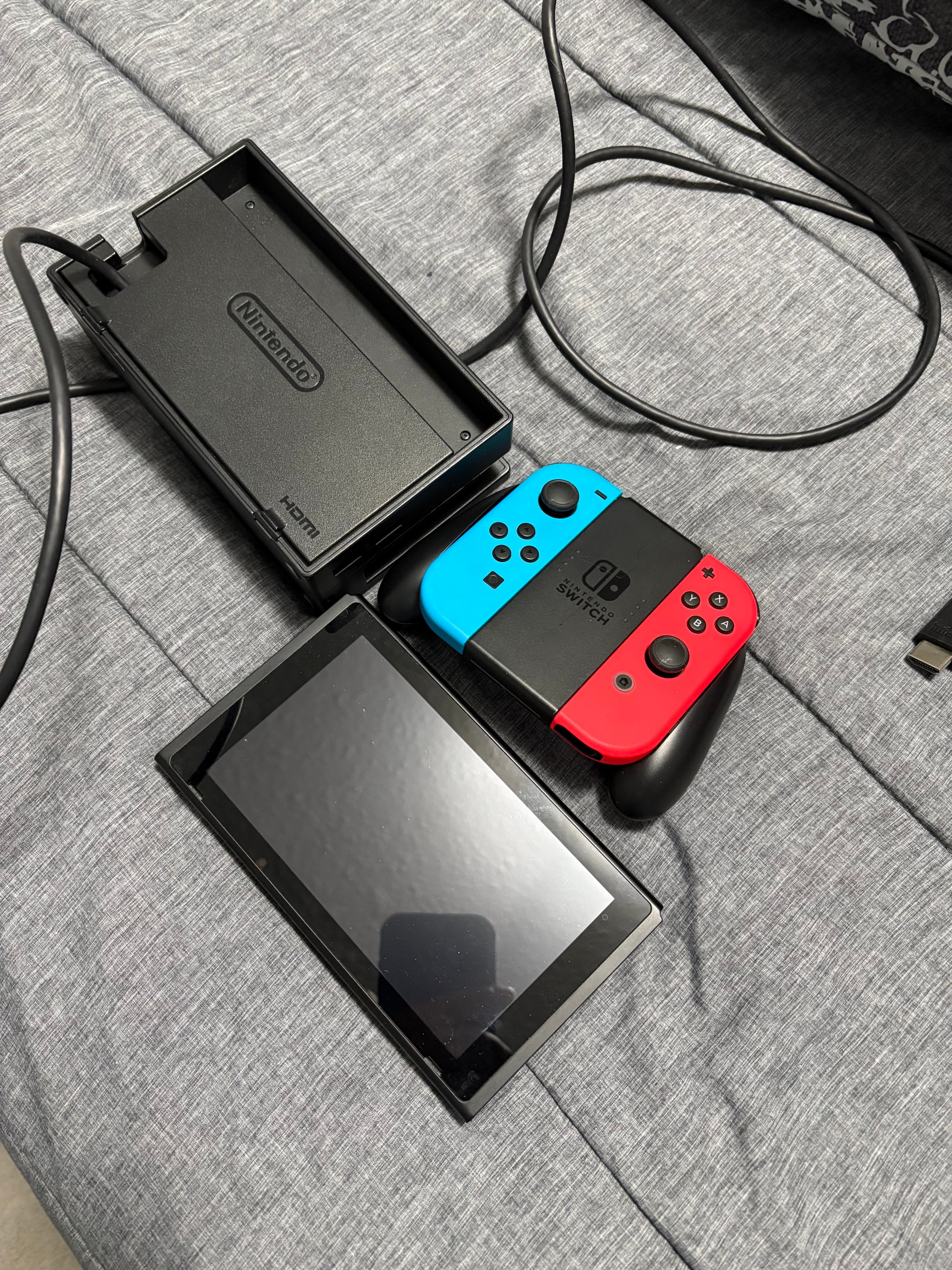 Nintendo Switch HAC-001 Mint Condition - photo 3