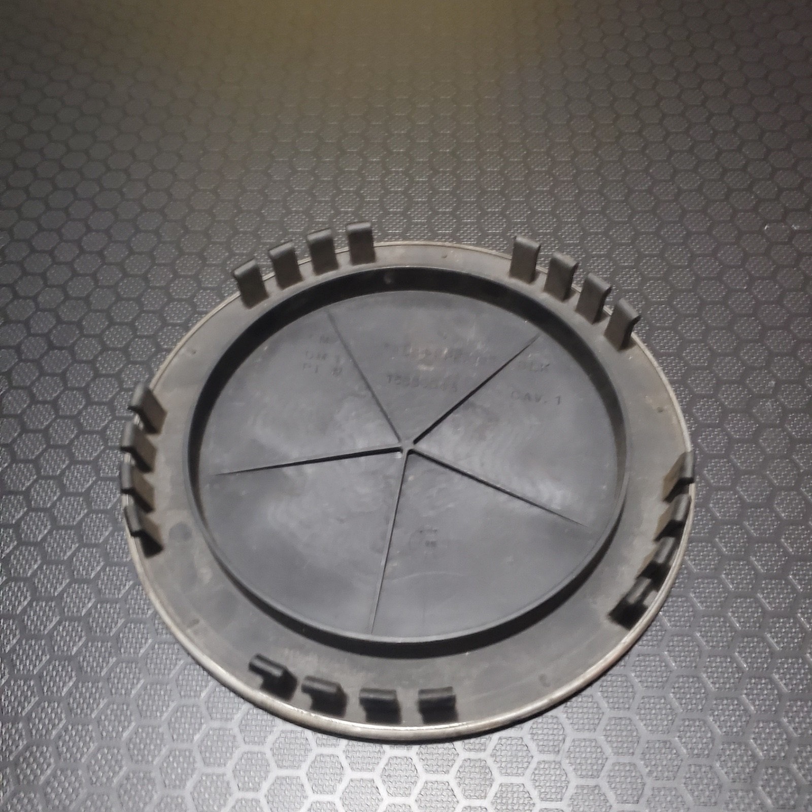 CHEVY GMC 1500 PICKUP TRUCK 15" aluminum wheel center cap - photo 2