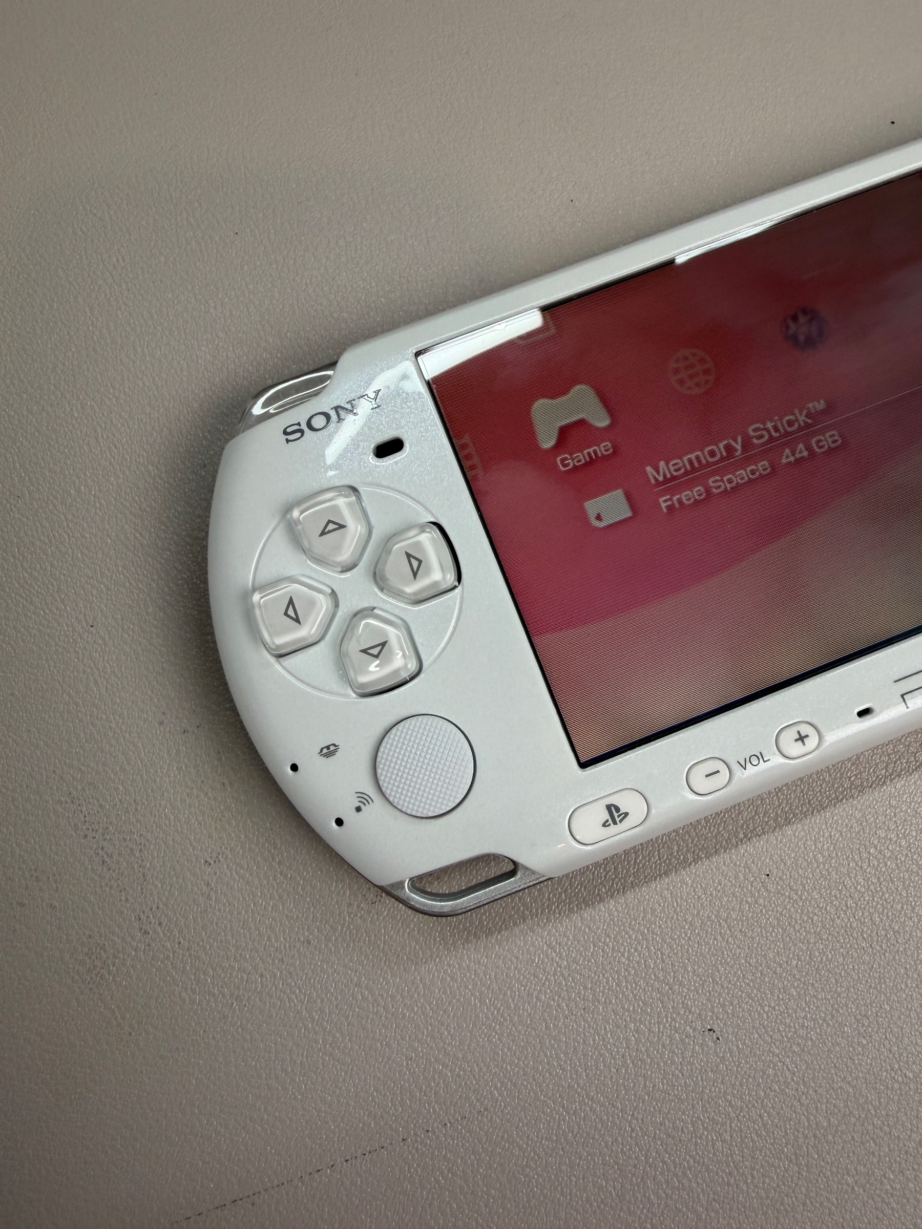 Sony PSP 3000 Handheld Game Console — White, Like New - photo 4