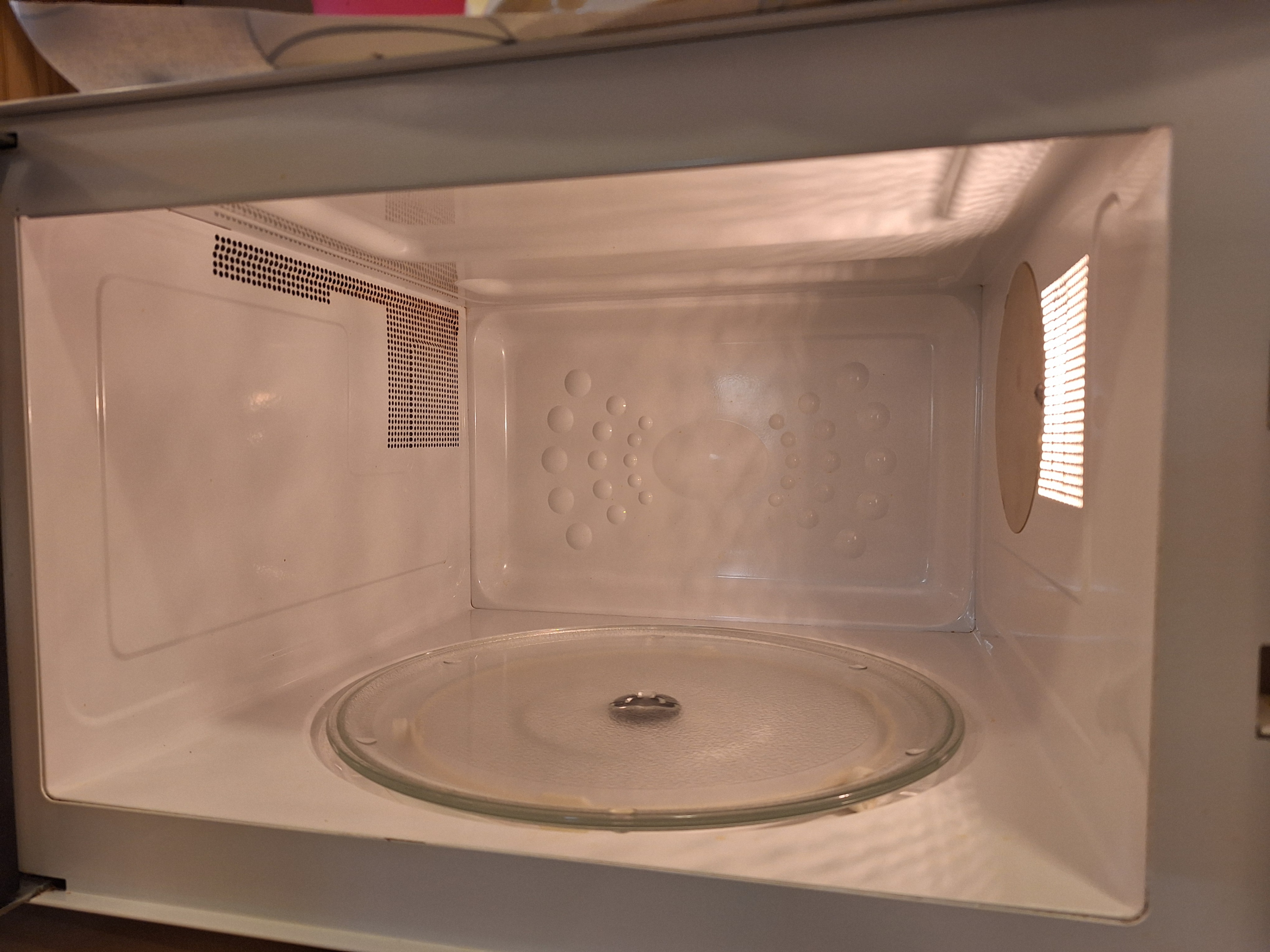 Sanyo Microwave - PRICE FIRM - photo 2