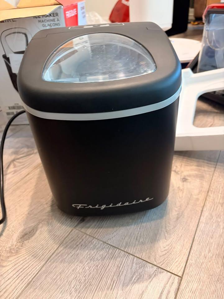 Frigidaire Countertop Ice Maker | PRICED TO MOVE - photo 2