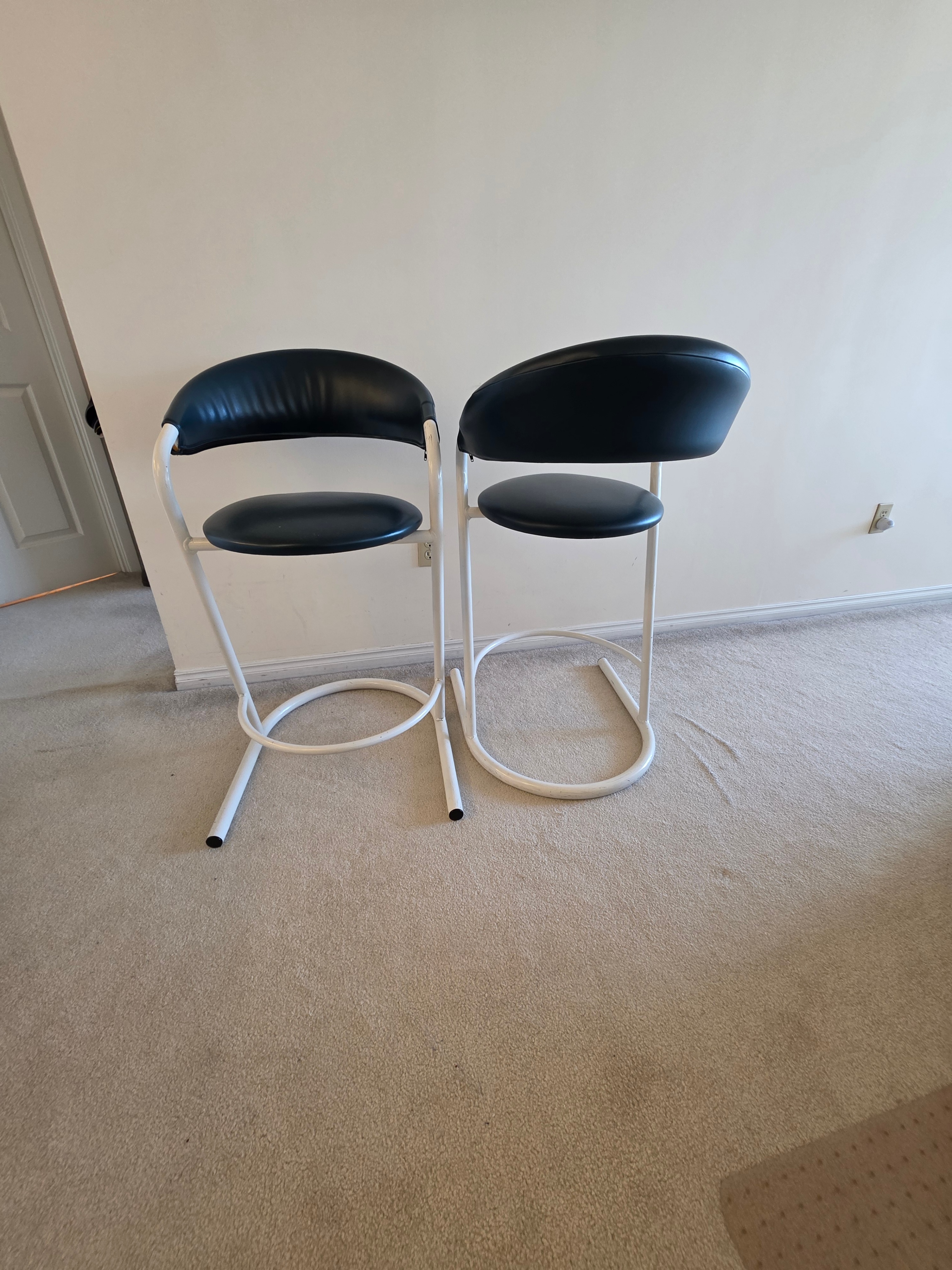 2 counter stools