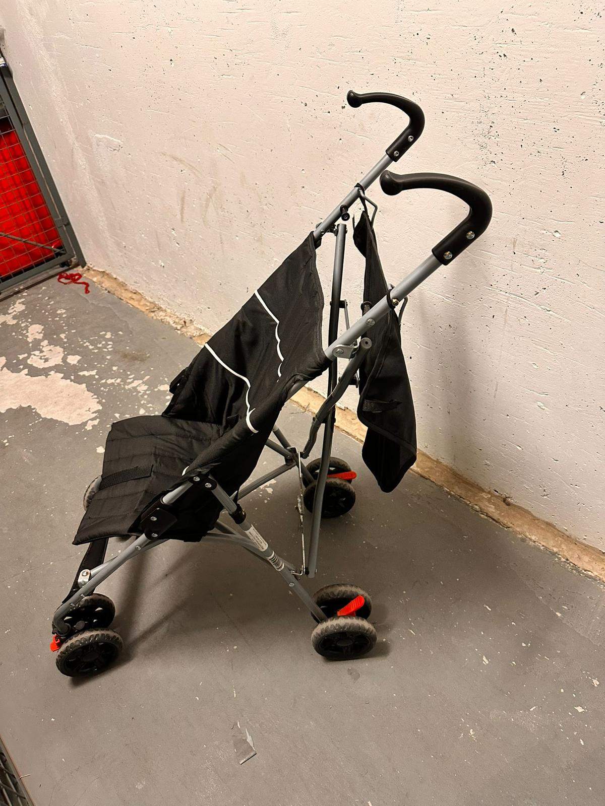 Lightweight black umbrella stroller - photo 2
