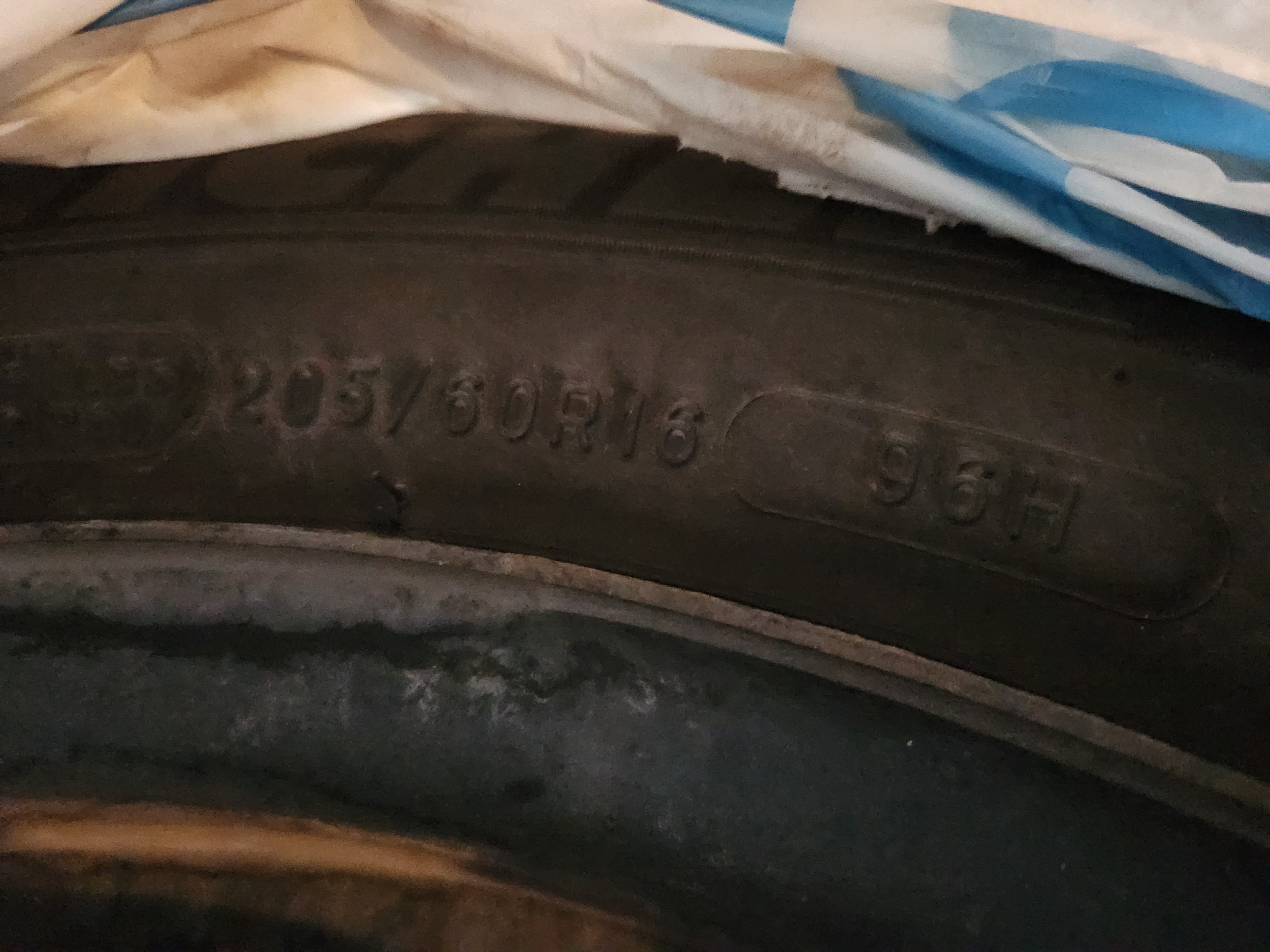 Used Michelin X-Ice Xi3 Winter Tires+Rims **Low under 5,000 KM** - photo 4
