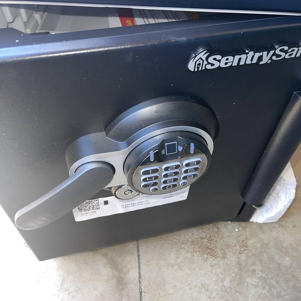 SentrySafe Biometric Safe 1.23 cu ft Fingerprint+Keypad - photo 2