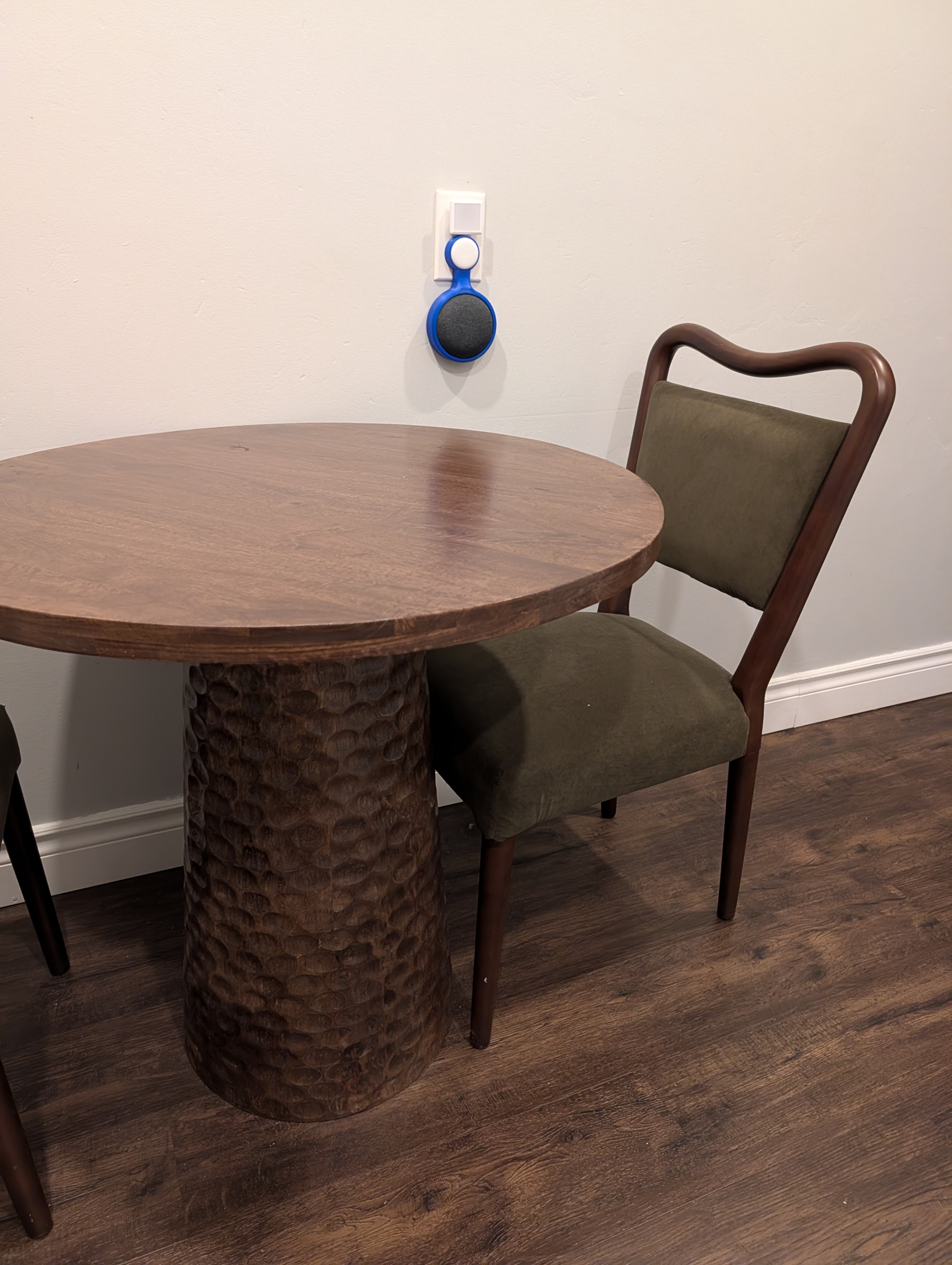Round wooden bistro table with two chairs - photo 3